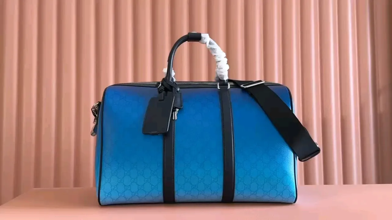 💋💋💋The new GG Chroma series medium travel bag, gradient blue PVC/original leather has been shipped, model number: 835688. short video