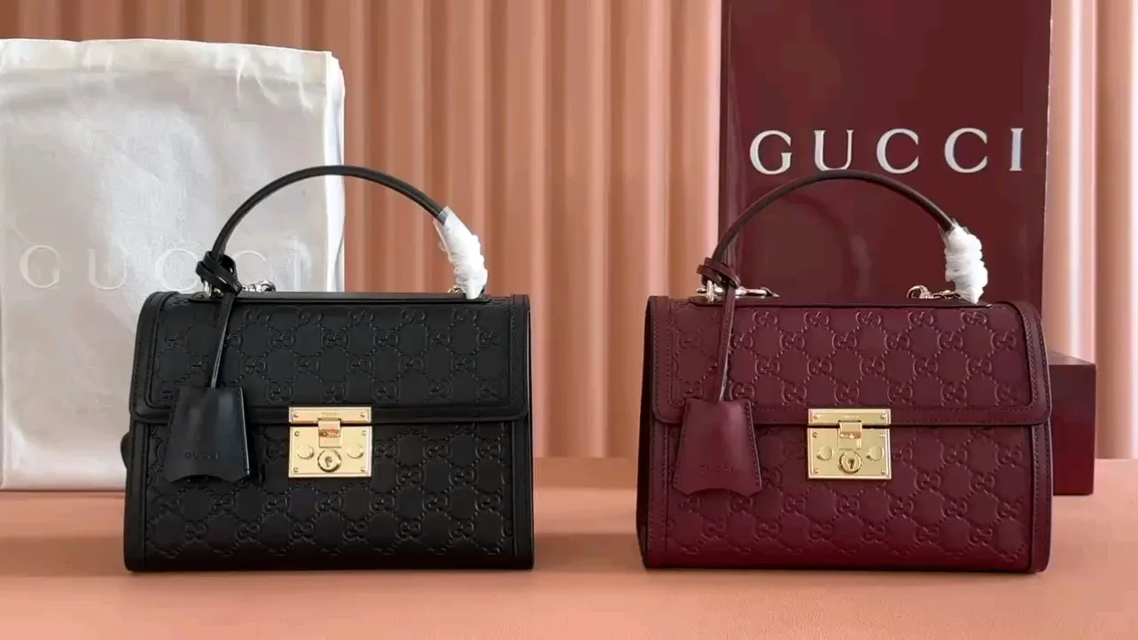 💋💋💋【New】GG Padlock series medium handbag, four-color embossed/original leather is shipped, 🐍Model: 838998. Combination short video