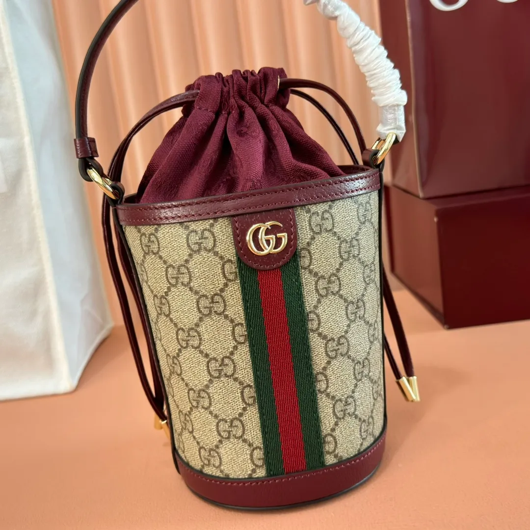 p1000💋💋💋"With full set of original counter packaging" [New Product] The Ophidia series ingeniously interprets novel silhouettes and functions, with iconic beige and brown colors, creating a bag with soft texture and fashionable style. This bucket bag features a top handle and a shoulder strap. Beige and dark brown GG monogram coated fabric Gucci Rosso Ancora leather trim Light gold tone hardware Gucci Ancora taffeta lining and green cotton linen lining Double G webbing handles (12 cm high) removable and adjustable leather shoulder strap (52 cm high) drawstring fly Ident: 838462. Dimensions: 11.5cm (width) x 23cm (height) x 8cm (depth) Weight: approx. 312g Color: Brown Anchor Red/PVC. Made in Italy