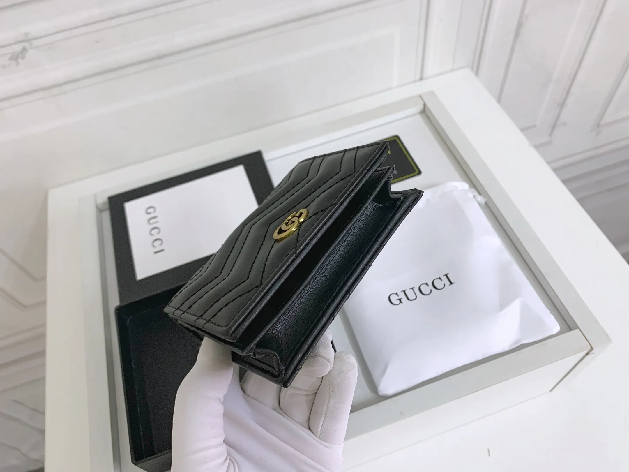 💰150 💎 Top original leather #black❤️ New model from GUCCI, counter quality, original single leather, real shot. 2021 Early Autumn New Style🔥 GG Marmont Series❣ Flip-top card holder😘 Made of soft quilted V-shaped leather 👍 Refined with top overseas hardware😍! Model: 466492 Size: 11x8.5x3cm.