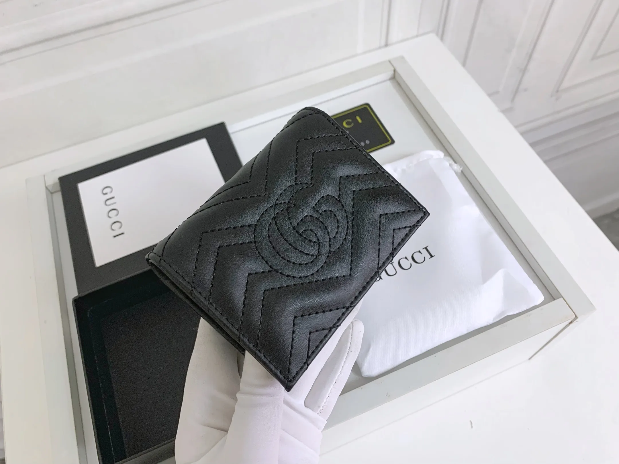 💰150 💎 Top original leather #black❤️ New model from GUCCI, counter quality, original single leather, real shot. 2021 Early Autumn New Style🔥 GG Marmont Series❣ Flip-top card holder😘 Made of soft quilted V-shaped leather 👍 Refined with top overseas hardware😍! Model: 466492 Size: 11x8.5x3cm.