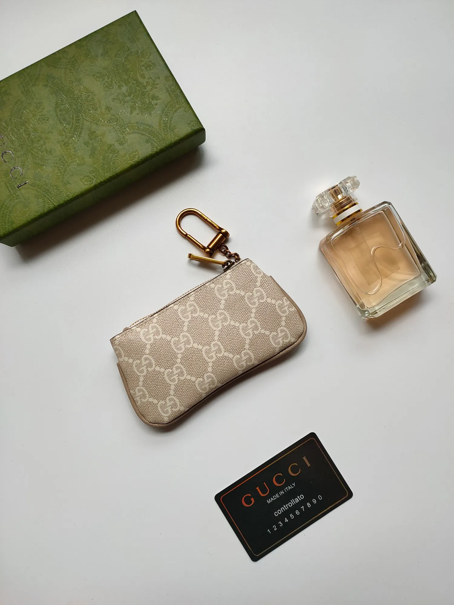💰130💰 Brand new small coin purse~The lipstick bag is made of Gucci special canvas PVC with red and green webbing, with exquisite original factory bronze double G hardware and flexible and unique hook buckles. It is small and exquisite, but has great effect. Model: 671722, size: 12.5x7x1.5cm