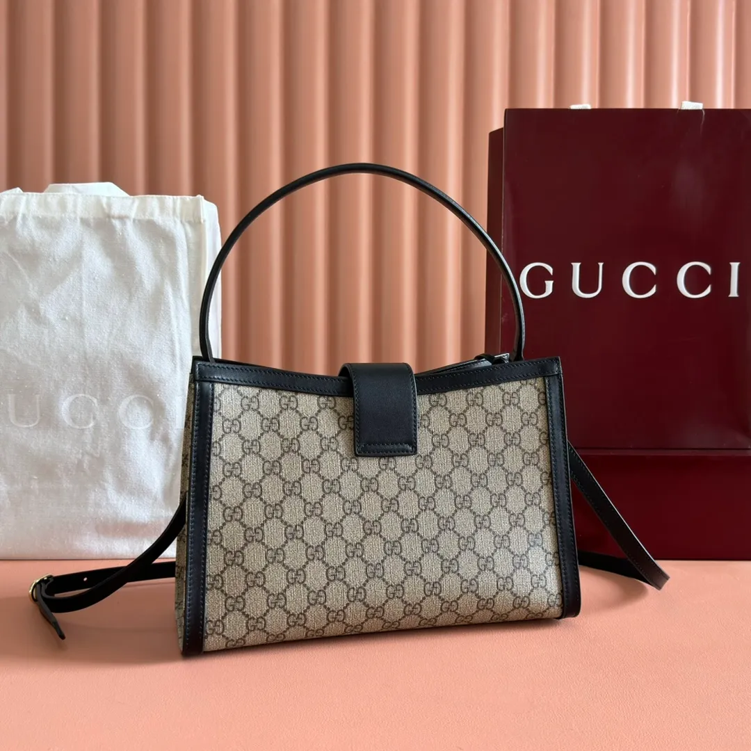 p1160. 💋💋💋Original leather [equipped with full counter packaging] The Padlock series has launched a variety of fashionable bags with various carrying methods, adding color to the 2025 early autumn series. This tote is lined with webbing, reminiscent of the brand's signature pattern. Black and dark brown GG monogram coated fabric Black leather trim Light gold tone hardware Red and green webbing cotton lining Interior: One zip pocket Carry handle (17.5 cm height) Removable and adjustable leather strap (height: 54 cm - 60 cm; length: 115 cm - 125 cm) Padlock closure with leather keychain Ident.: 838991. Dimensions: 31cm (width) x 21cm (height) x 11cm (thickness) Weight: approx. 0.8kg. Color: Brown PVC. Made in Italy