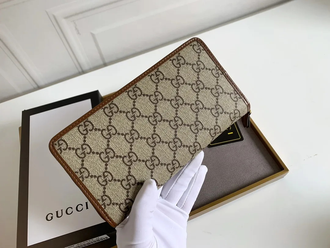 💰160 Top quality original 💎 Gucci🇮🇹 saddle buckle long wallet. This year, we have launched a variety of 1955 horsebit series, with compartments inside the zippers and top quality. Style number: 621889 Size: 19x10.5x2