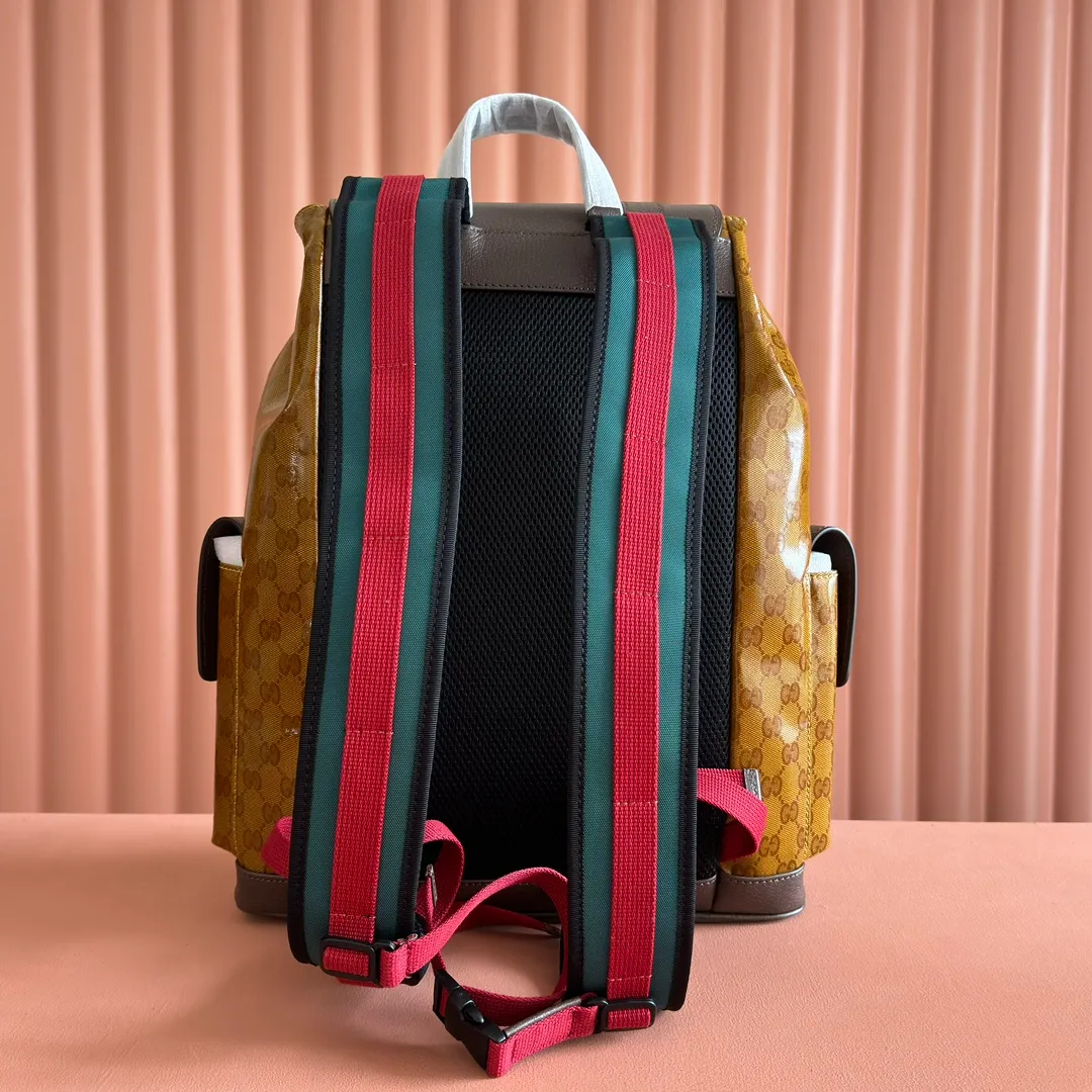 p1300. 📣📣📣【Original leather cabinet complete package】🔥🔥 adidas x Gucci joint series backpack, as one of the adidas x Gucci joint series, this backpack is decorated with Gucci Trefoil print. Adidas and Gucci boldly explore a joint series. The webbing and GG monogram are cleverly combined with the white three stripes and clover logo. The collection is inspired by the creative director’s fond memories of the 1980s and 1990s, integrating the two brands’ rich heritage and iconic design languages ​​to shape the style. Beige and brown GG crystal canvas with Gucci Trefoil print, brown leather adidas x Gucci collection. Red and green webbing, cotton and linen lining. Model: 495563. Dimensions: 34(W) x 42(H) x 16cm(D) Color: Brown/Crystal Canvas co-branded. Made in Italy