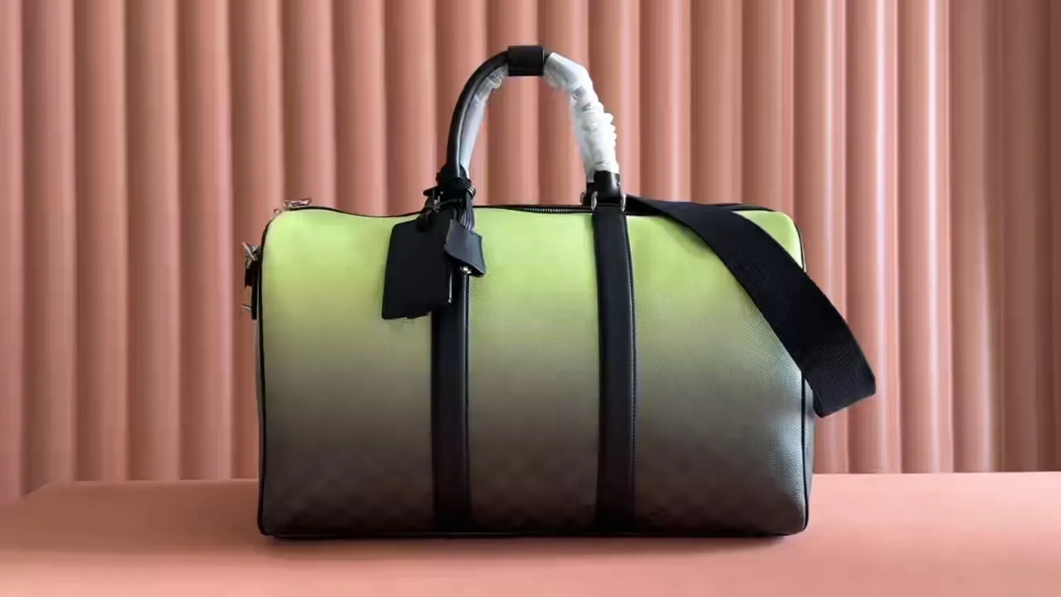 💋💋💋The new GG Chroma series medium travel bag, gradient green PVC/original leather has been shipped, model number: 835688. short video