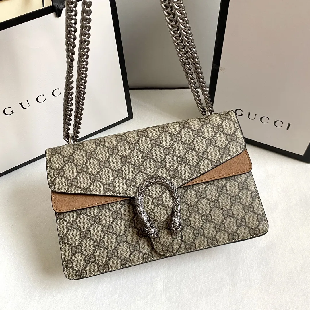 Upgraded version of real shot #💰320 Model: 400249 Size: 28x18x9cm 𝙂𝙪𝙘𝙘𝙞 𝘿𝙞𝙤𝙣𝙮𝙨𝙪𝙨 Bacchus 280,000 evergreen model is so popular. Dionysus can be said to be Xiaogu's turnaround. It has been around for several years, but its status is still standing. The biggest advantage is that it is wear-resistant. It is really super durable. You can throw it away and use it casually. It is made of presbyopic material that is durable and relatively thick, so it is not as tender as lambskin or calfskin. Presbyopia is the symbol of Xiaogu. It can be matched with any clothes. It will never go wrong and there is no need to question its capacity.