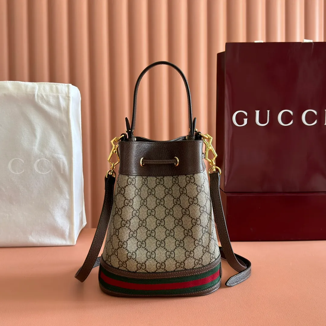 p880. 📣📣📣【Original leather with 🌈full counter packaging】🔥🔥𝑶𝒑𝒉𝒊𝒅𝒊𝒂 Bucket bag medium size 𝑮𝒖𝒄𝒄𝒊 𝑶𝒑𝒉𝒊𝒅𝒊𝒂 The medium bucket bag is also a best-seller. Unlike the mini bucket, this design has an additional hand strap, which increases the portability. It still retains the classic drawstring design, and the capacity has also been greatly increased. It is very practical and highly recommended‼ Model 550621 size 20.5*26*11cm