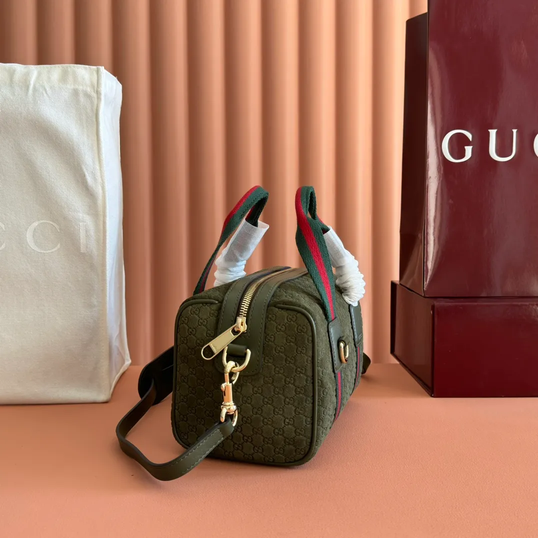 p1080💋💋💋. "With full set of original counter packaging" [New Product] Inspired by Gucci's iconic travel bag silhouette, the brand launched the Mini GG handbag. This handbag is crafted from soft GG presbyopic canvas and is equipped with web handles and a detachable shoulder strap. It reinterprets the brand's classic elements and pays homage to Gucci's proud travel tradition. Beige and dark brown GG monogram coated fabric Ankara red leather trim Light gold tone hardware Green linen cotton blend lining Carry handles (10cm high) Detachable and adjustable leather shoulder strap (50cm high; Length: 101.5cm) Model number: 859975. Dimensions: 20cm (W) x 13cm (H) x 13cm (D) Weight: approx. 0.4kg Colour: Brown cloth/PVC. Made in Italy