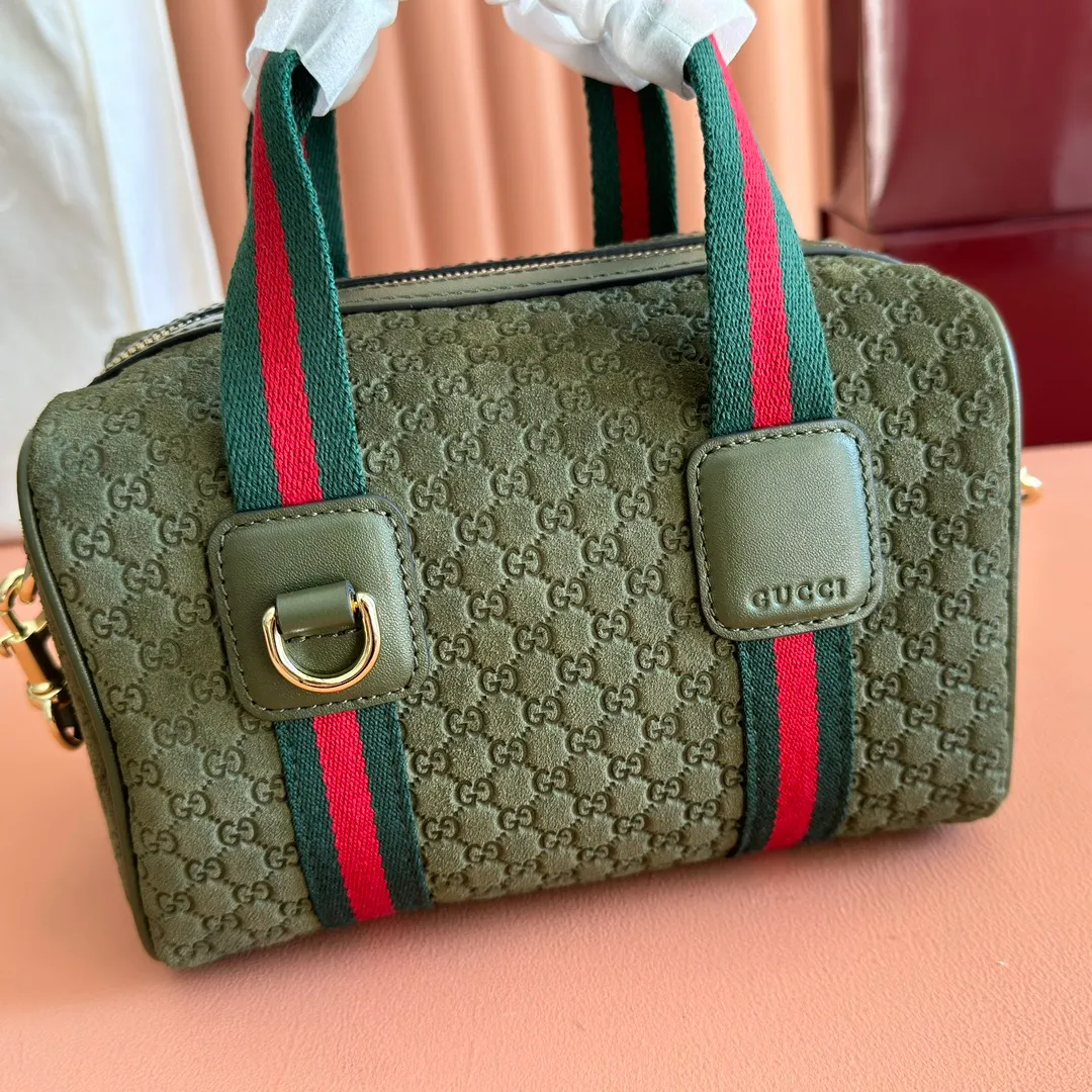 p1080💋💋💋. "With full set of original counter packaging" [New Product] Inspired by Gucci's iconic travel bag silhouette, the brand launched the Mini GG handbag. This handbag is crafted from soft GG presbyopic canvas and is equipped with web handles and a detachable shoulder strap. It reinterprets the brand's classic elements and pays homage to Gucci's proud travel tradition. Beige and dark brown GG monogram coated fabric Ankara red leather trim Light gold tone hardware Green linen cotton blend lining Carry handles (10cm high) Detachable and adjustable leather shoulder strap (50cm high; Length: 101.5cm) Model number: 859975. Dimensions: 20cm (W) x 13cm (H) x 13cm (D) Weight: approx. 0.4kg Colour: Brown cloth/PVC. Made in Italy