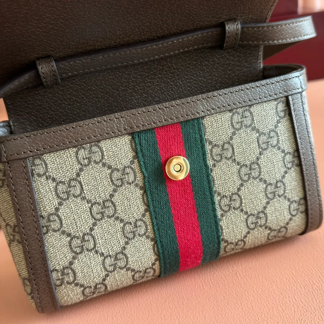 p920. 💋💋💋"With full set of original counter packaging" [New product] The Ophidia series combines two colors of beige and dark brown, with classic silhouettes and new functions, and is made of soft-touch fabrics. This mini bag is made of coated fabric with a GG monogram pattern and is intricately embellished with the Double G logo and web details. Beige and dark brown GG monogram coated fabric Dark brown leather trim Gold-tone hardware Brown moiré fabric lining Double G Web detail Interior: Two card compartments Adjustable canvas shoulder strap (height: 36cm - 66cm) Magnetic snap closure Ident No.: 838599. Dimensions: 18.5cm (width) x 12cm (height) x 5cm (depth) Color: Brown/PVC. Made in Italy