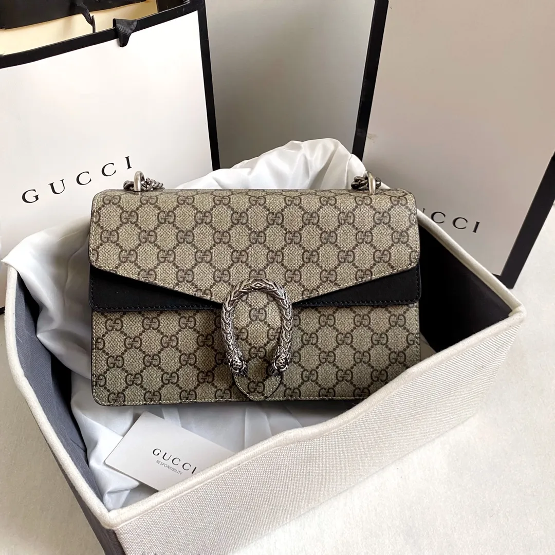 Upgraded version of real shot #💰320 Model: 400249 Size: 28x18x9cm 𝙂𝙪𝙘𝙘𝙞 𝘿𝙞𝙤𝙣𝙮𝙨𝙪𝙨 Bacchus 280,000 evergreen model is so popular. Dionysus can be said to be Xiaogu's turnaround. It has been around for several years, but its status is still standing. The biggest advantage is that it is wear-resistant. It is really super durable. You can throw it away and use it casually. It is made of presbyopic material that is durable and relatively thick, so it is not as tender as lambskin or calfskin. Presbyopia is the symbol of Xiaogu. It can be matched with any clothes. It will never go wrong and there is no need to question its capacity.