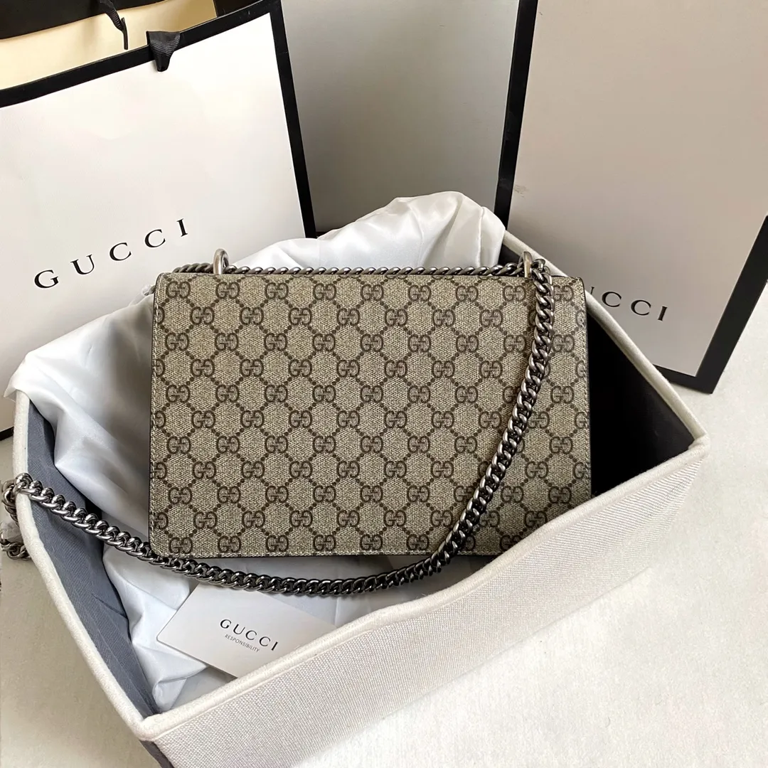 Upgraded version of real shot #💰320 Model: 400249 Size: 28x18x9cm 𝙂𝙪𝙘𝙘𝙞 𝘿𝙞𝙤𝙣𝙮𝙨𝙪𝙨 Bacchus 280,000 evergreen model is so popular. Dionysus can be said to be Xiaogu's turnaround. It has been around for several years, but its status is still standing. The biggest advantage is that it is wear-resistant. It is really super durable. You can throw it away and use it casually. It is made of presbyopic material that is durable and relatively thick, so it is not as tender as lambskin or calfskin. Presbyopia is the symbol of Xiaogu. It can be matched with any clothes. It will never go wrong and there is no need to question its capacity.