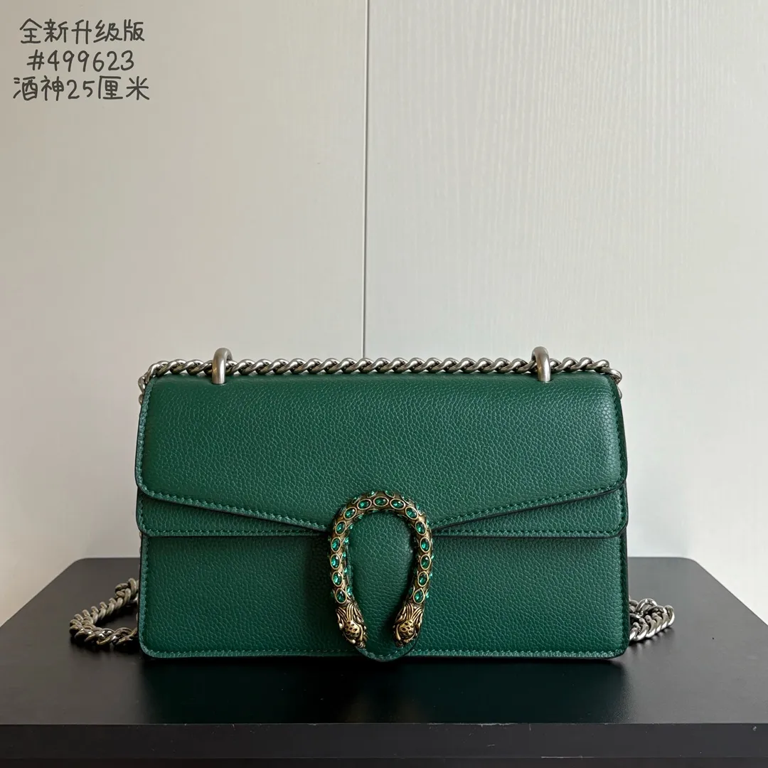 New upgraded version of real shot #💰320 Model: 499623 Green Leather Size: 25x14x8cm 𝙂𝙪𝙘𝙘𝙞 𝘿𝙞𝙤𝙣𝙮𝙨𝙪𝙨Diamond Button Bacchus True Fragrance Series Warning, it’s amazing. It retains the perfect pedigree of the Bacchus bag, but opens the era of Bacchus innovation! The most valuable part of the entire bag is the tiger head diamond buckle, a palace-level treasure item. Not a market product. The weight is very light and the size is perfect. Highly recommended.