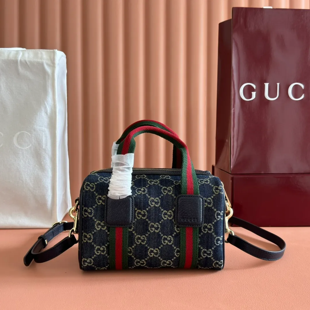 p960💋💋💋. "With full set of original counter packaging" [New Product] Inspired by Gucci's iconic travel bag silhouette, the brand launched the Mini GG handbag. This handbag is crafted from soft GG presbyopic canvas and is equipped with web handles and a detachable shoulder strap. It reinterprets the brand's classic elements and pays homage to Gucci's proud travel tradition. Beige and dark brown GG monogram coated fabric Ankara red leather trim Light gold tone hardware Green linen cotton blend lining Carry handles (10cm high) Detachable and adjustable leather shoulder strap (50cm high; Length: 101.5cm) Model number: 859975. Dimensions: 20cm (W) x 13cm (H) x 13cm (D) Weight: approx. 0.4kg Color: Denim/PVC. Made in Italy