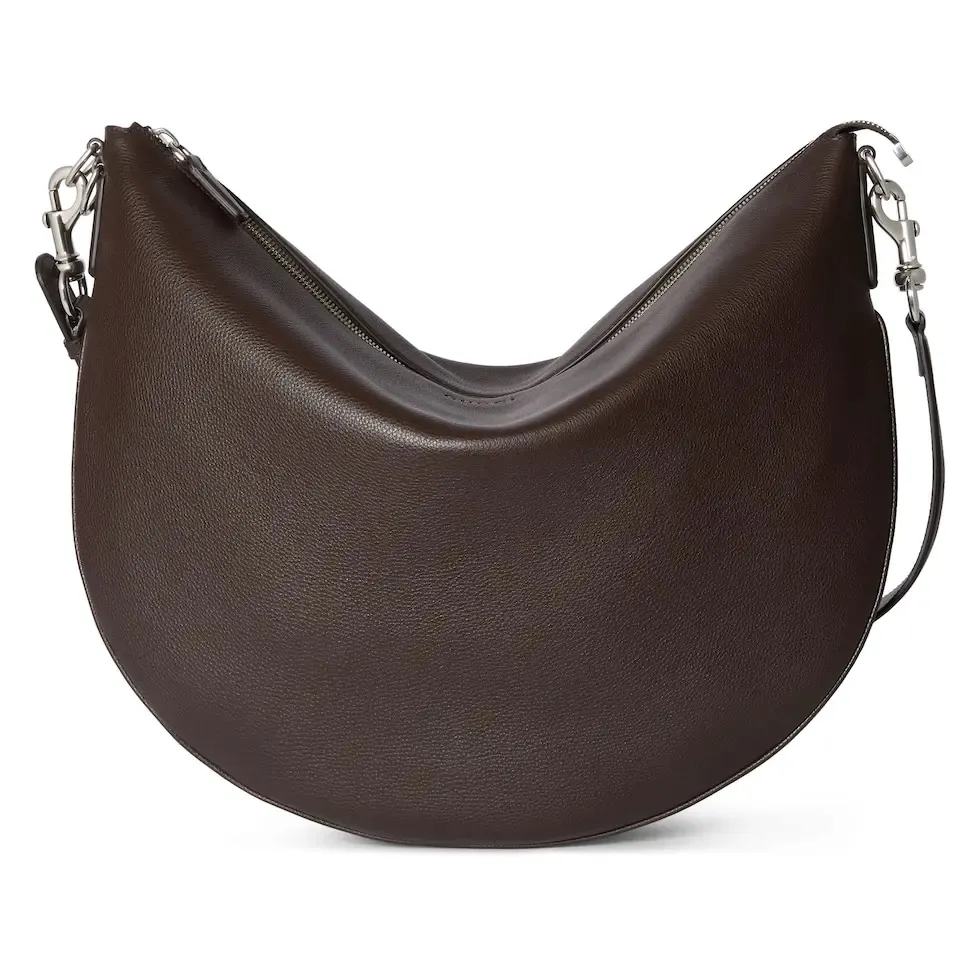 💕💕The 2025 early spring series presents the Gucci Body double-lock handbag. The name comes from the archive design, which has been reinterpreted in a casual silhouette with a full drape. This shoulder bag is crafted from dark brown GG grained leather and has a D-ring on the outside for hanging various small items, completing the style. Dark brown GG grained leather. Also equipped with D-ring for attaching removable items. Interior: one zip pocket, one leather open pocket and one D-ring. Removable and adjustable shoulder strap (30 cm high); length adjustable between 77 cm and 87 cm. Zip closure. Model: 800194. Dimensions: 39cm (length) x 50cm (width) x 3cm (thickness) Weight: about 1.25kg Color: brown full leather/original leather. Made in Italy
