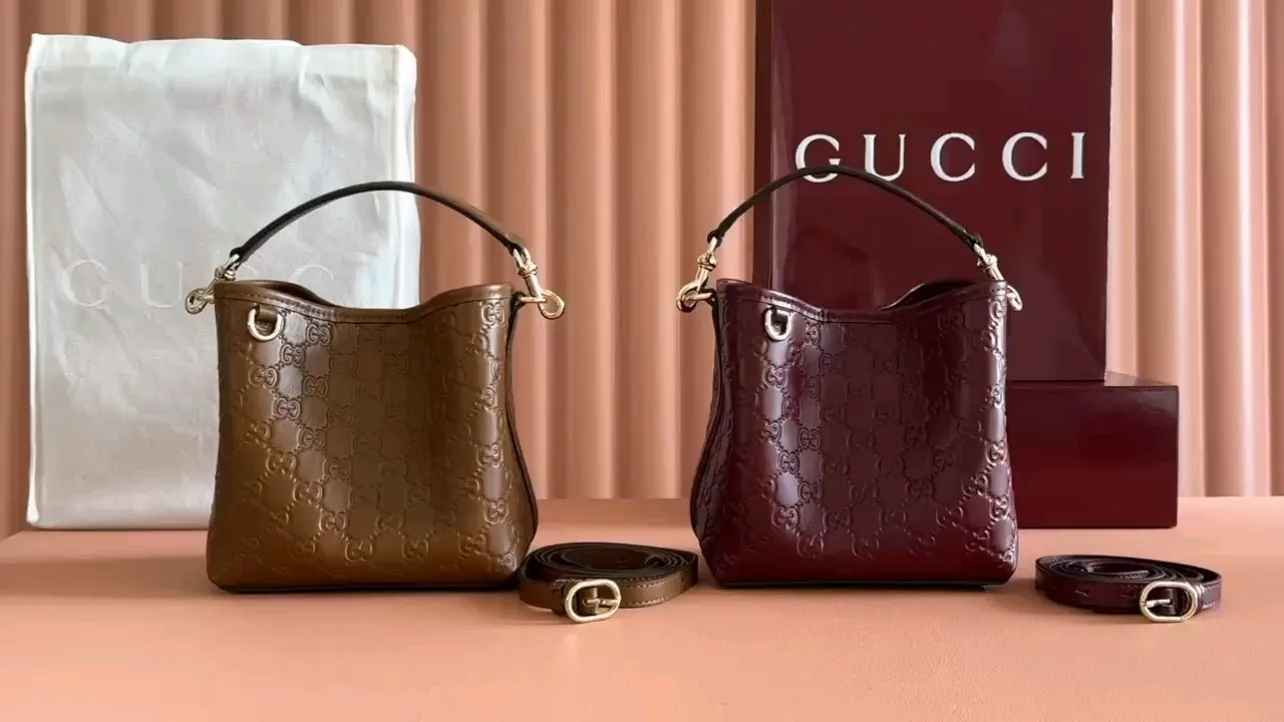 💋💋💋【New Product】👉 GG Emblem series shoulder bag, brown, ankara red/embossed original leather has been shipped, 🐴Model: 815118. Combination short video