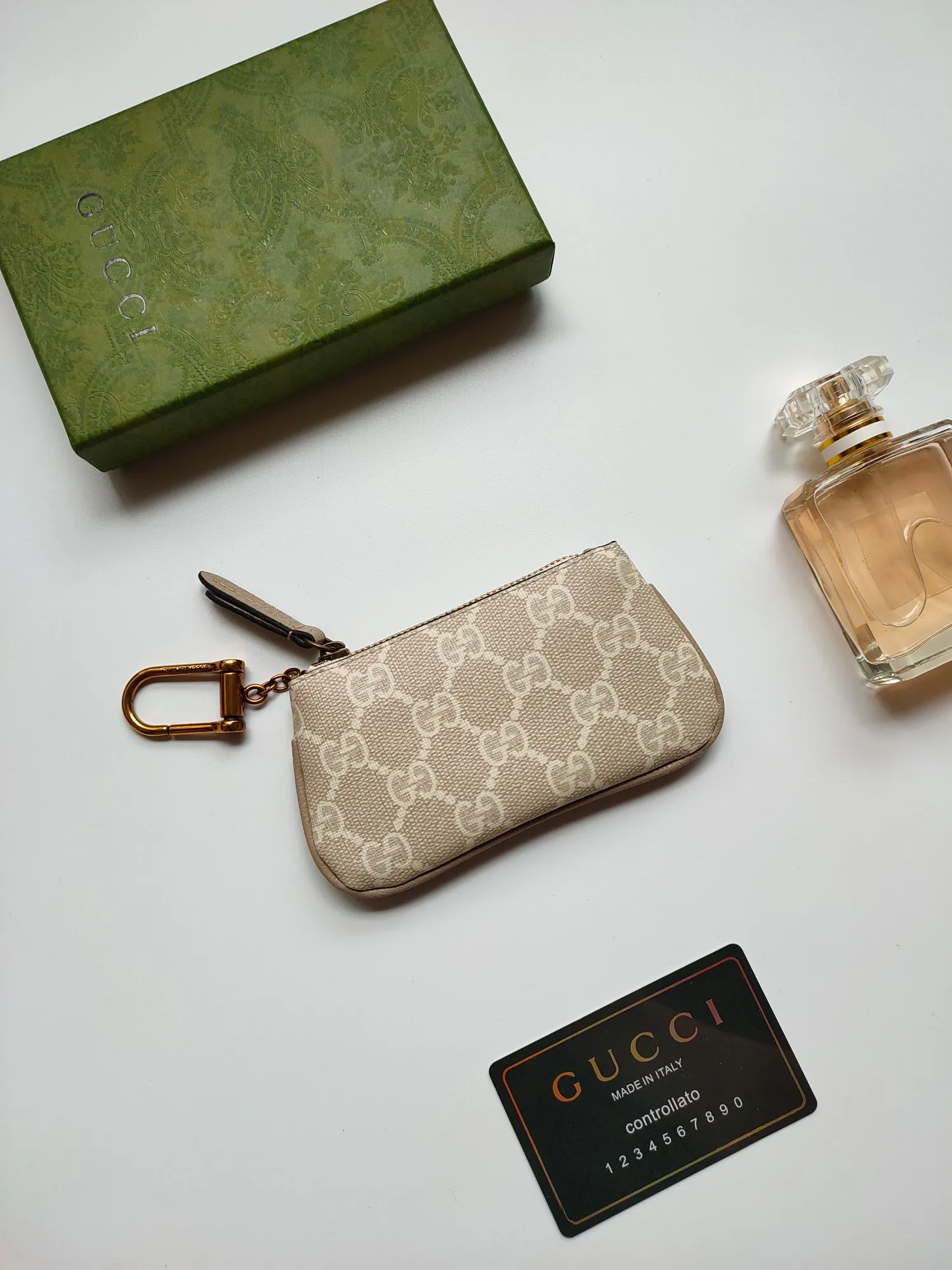 💰130💰 Brand new small coin purse~The lipstick bag is made of Gucci special canvas PVC, with exquisite original factory bronze double G hardware and flexible and unique hook buckles. It is small and exquisite, but has great effect. Model: 671722, size: 12.5x7x1.5cm
