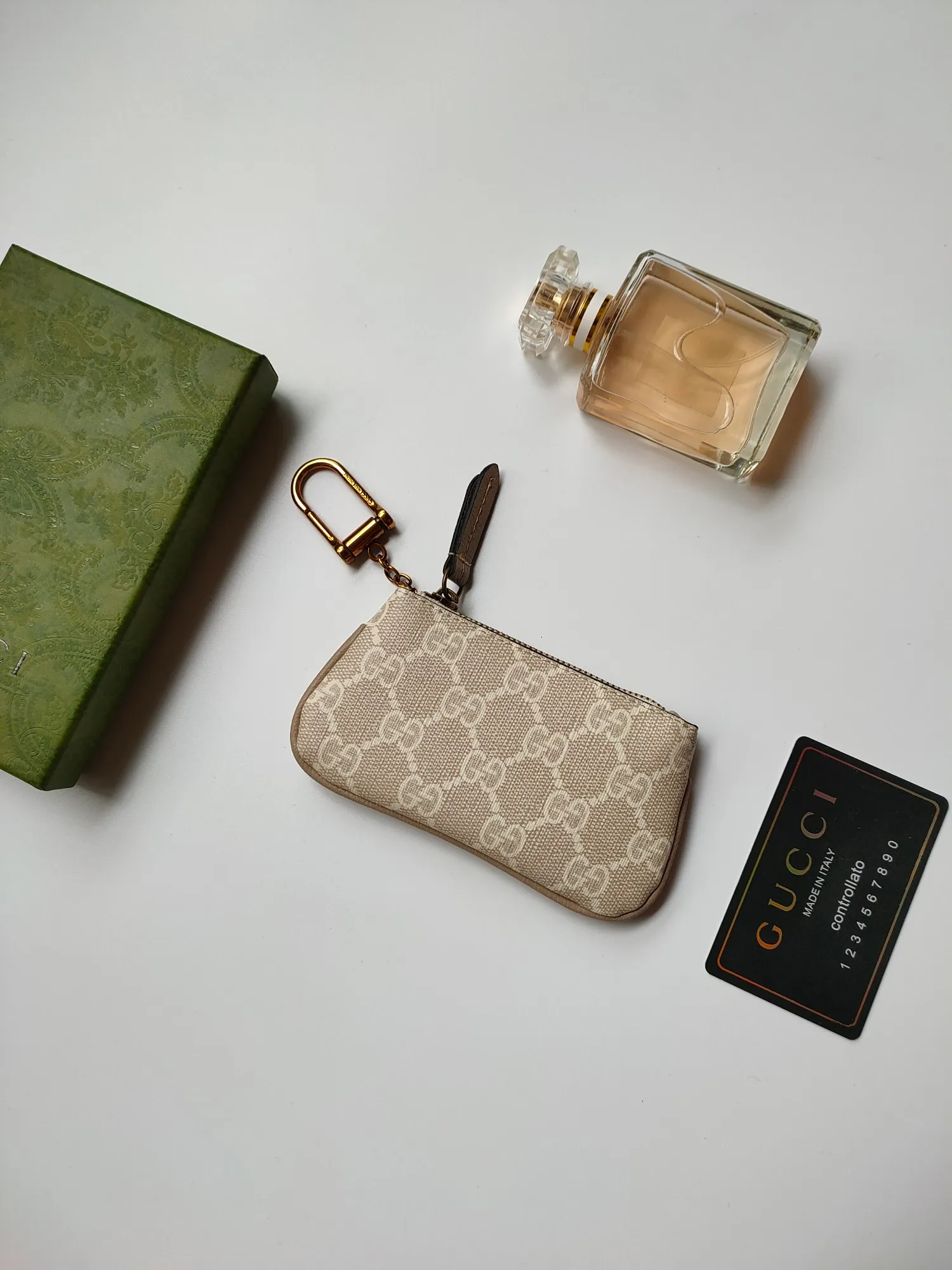 💰130💰 Brand new small coin purse~The lipstick bag is made of Gucci special canvas PVC, with exquisite original factory bronze double G hardware and flexible and unique hook buckles. It is small and exquisite, but has great effect. Model: 671722, size: 12.5x7x1.5cm