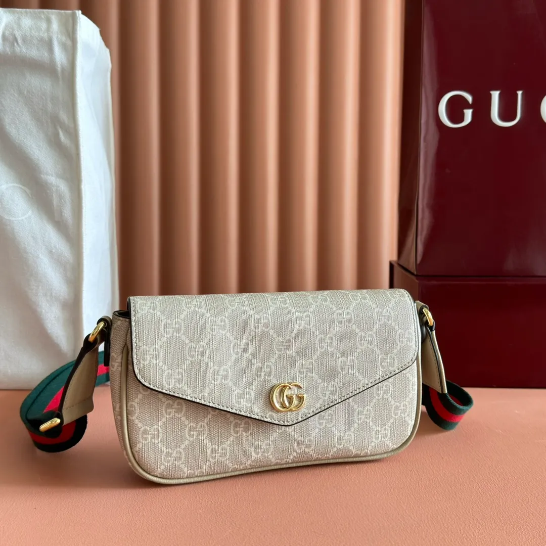 p900🔥🔥🔥[Original leather - equipped with counter packaging] The GUCCI Ophidia series continues to grow and develop, and a variety of unique shapes and materials will be launched every season. Crafted in beige and ebony GG Supreme canvas, this mini bag features Double G hardware and a webbing shoulder strap. Model 764961 is made of counter-quality imported cowhide and matched with genuine open-plate copper hardware. Dimensions-13x22x4cm