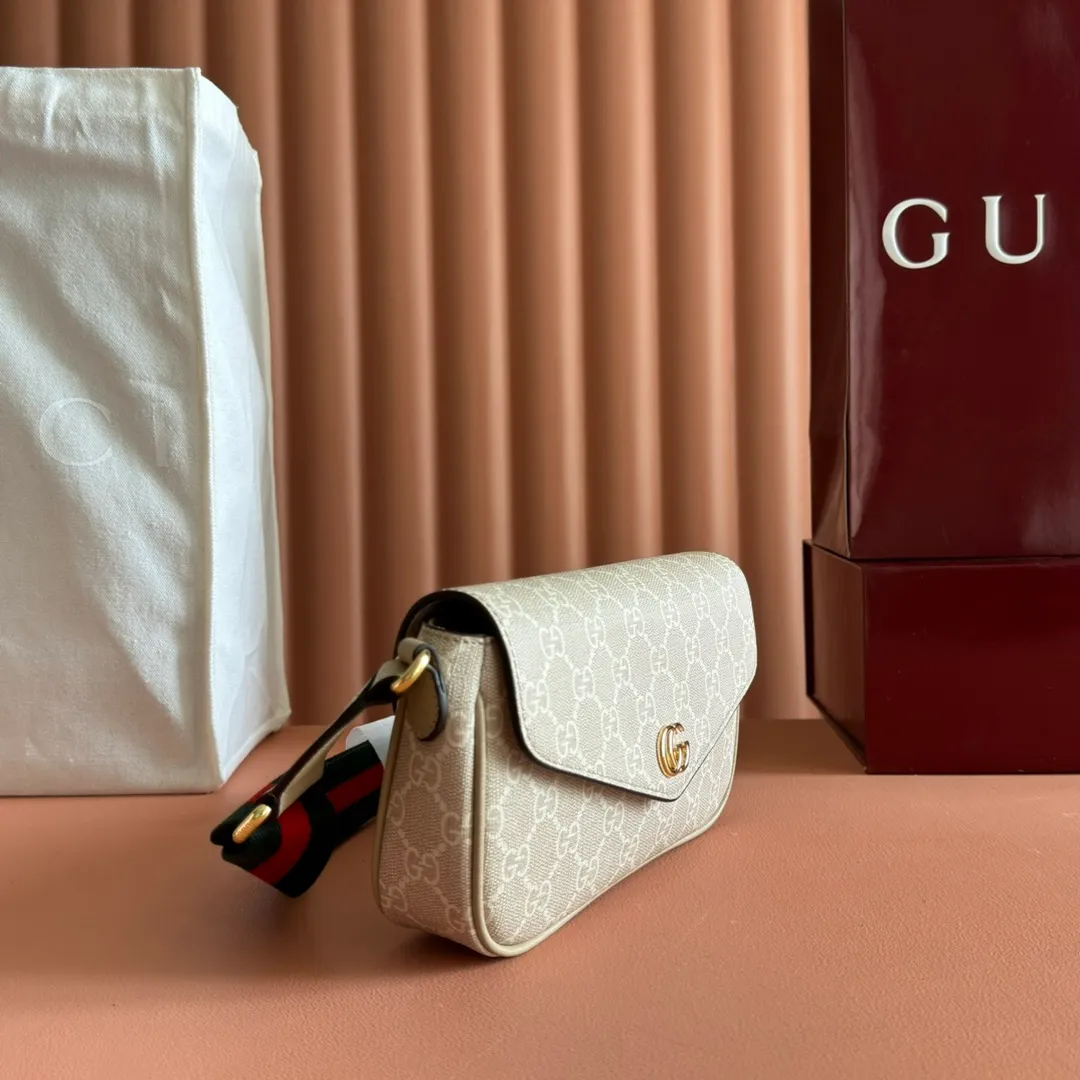 p900🔥🔥🔥[Original leather - equipped with counter packaging] The GUCCI Ophidia series continues to grow and develop, and a variety of unique shapes and materials will be launched every season. Crafted in beige and ebony GG Supreme canvas, this mini bag features Double G hardware and a webbing shoulder strap. Model 764961 is made of counter-quality imported cowhide and matched with genuine open-plate copper hardware. Dimensions-13x22x4cm
