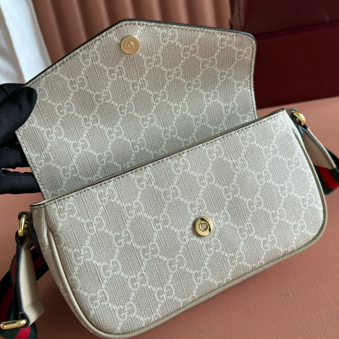 p900🔥🔥🔥[Original leather - equipped with counter packaging] The GUCCI Ophidia series continues to grow and develop, and a variety of unique shapes and materials will be launched every season. Crafted in beige and ebony GG Supreme canvas, this mini bag features Double G hardware and a webbing shoulder strap. Model 764961 is made of counter-quality imported cowhide and matched with genuine open-plate copper hardware. Dimensions-13x22x4cm