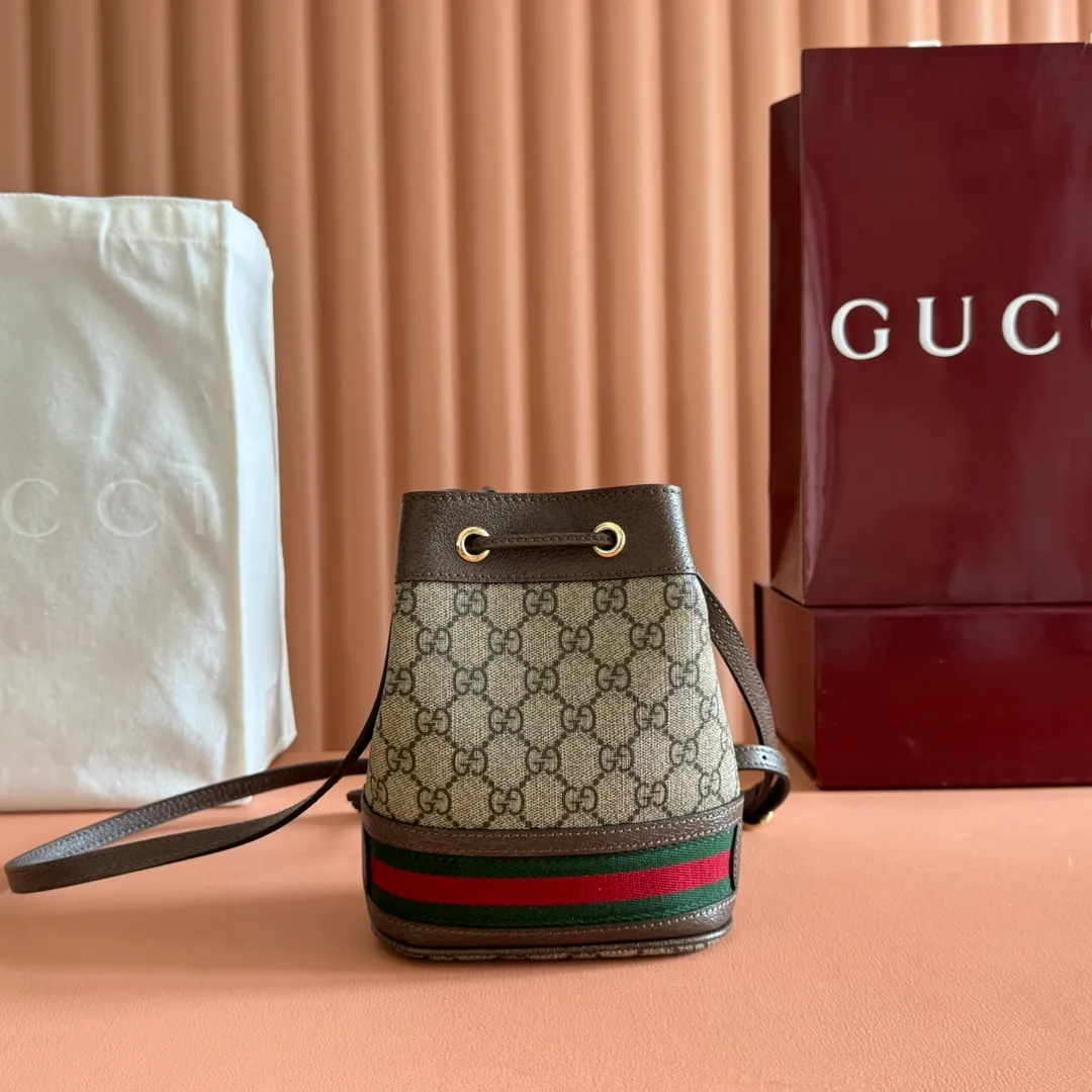p800. 📣📣📣[Original leather with 🌈full counter packaging]🔥🔥GUCCI is immersed in retro sentiments. A member of the Ophidia family---Mini bucket bag. The shape is reminiscent of retro design~GG high-grade artificial canvas material~embellished with red and green webbing and other brand's most distinctive classic elements~reflecting a tribute to the brand's equestrian roots~~ Model~550620Size~W18.5×H15xD9cm