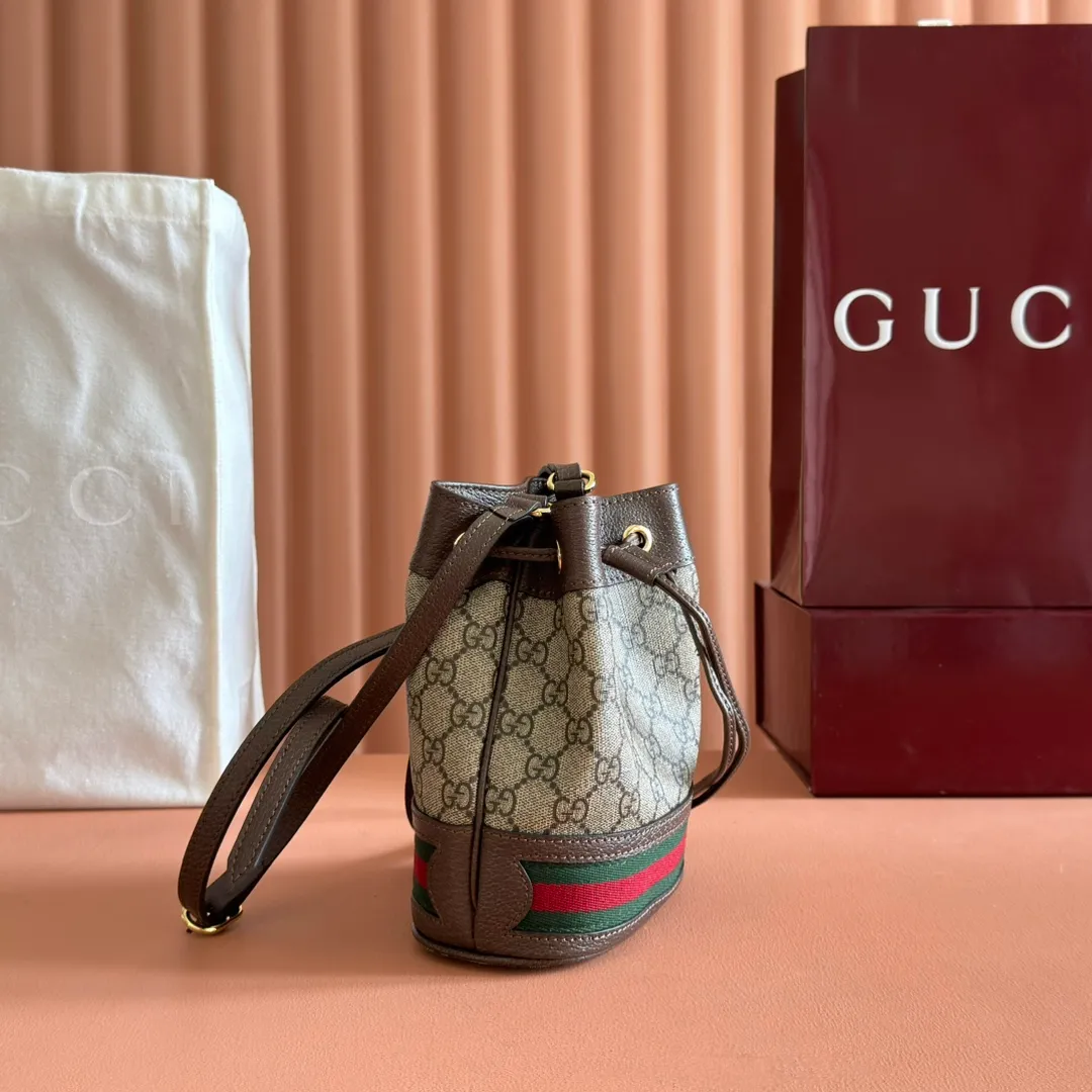 p800. 📣📣📣[Original leather with 🌈full counter packaging]🔥🔥GUCCI is immersed in retro sentiments. A member of the Ophidia family---Mini bucket bag. The shape is reminiscent of retro design~GG high-grade artificial canvas material~embellished with red and green webbing and other brand's most distinctive classic elements~reflecting a tribute to the brand's equestrian roots~~ Model~550620Size~W18.5×H15xD9cm