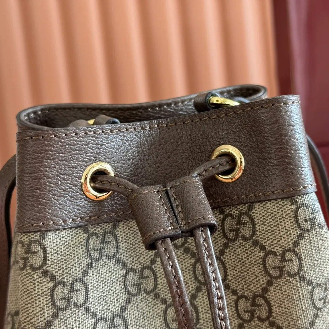 p800. 📣📣📣[Original leather with 🌈full counter packaging]🔥🔥GUCCI is immersed in retro sentiments. A member of the Ophidia family---Mini bucket bag. The shape is reminiscent of retro design~GG high-grade artificial canvas material~embellished with red and green webbing and other brand's most distinctive classic elements~reflecting a tribute to the brand's equestrian roots~~ Model~550620Size~W18.5×H15xD9cm