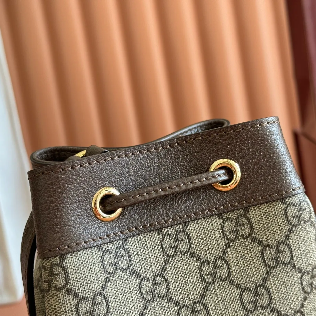 p800. 📣📣📣[Original leather with 🌈full counter packaging]🔥🔥GUCCI is immersed in retro sentiments. A member of the Ophidia family---Mini bucket bag. The shape is reminiscent of retro design~GG high-grade artificial canvas material~embellished with red and green webbing and other brand's most distinctive classic elements~reflecting a tribute to the brand's equestrian roots~~ Model~550620Size~W18.5×H15xD9cm