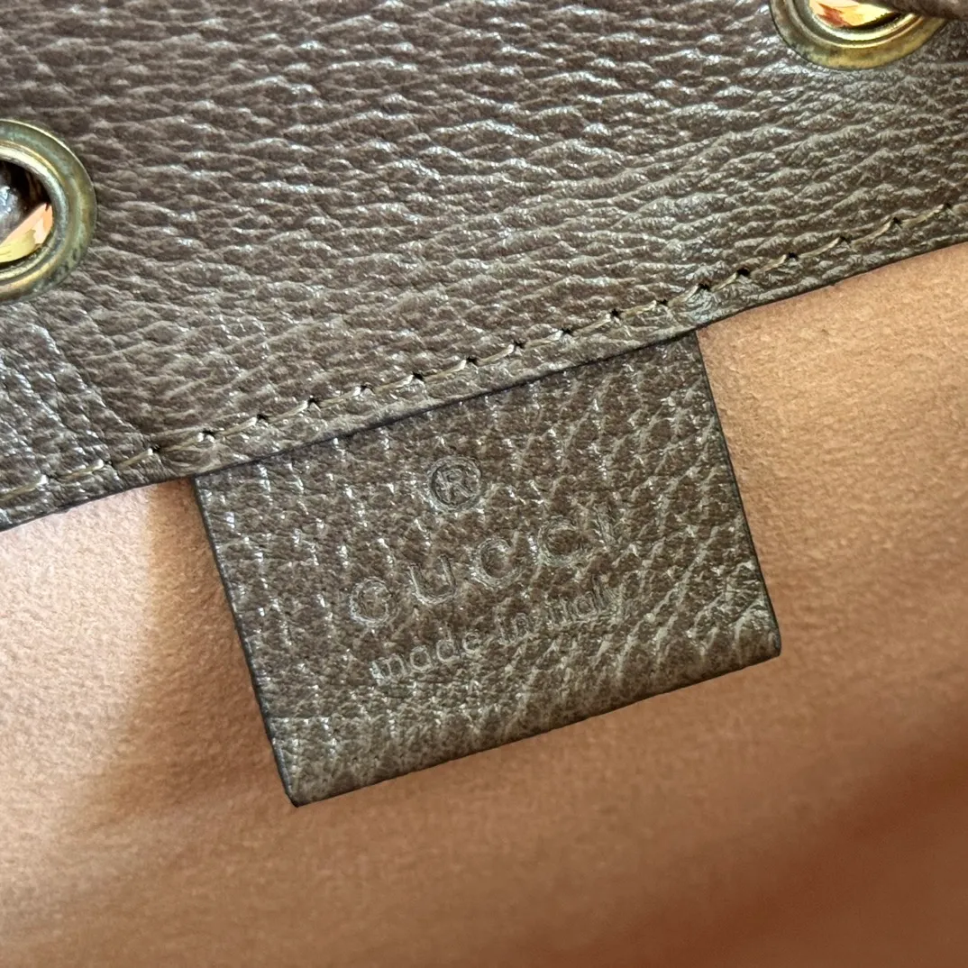 p800. 📣📣📣[Original leather with 🌈full counter packaging]🔥🔥GUCCI is immersed in retro sentiments. A member of the Ophidia family---Mini bucket bag. The shape is reminiscent of retro design~GG high-grade artificial canvas material~embellished with red and green webbing and other brand's most distinctive classic elements~reflecting a tribute to the brand's equestrian roots~~ Model~550620Size~W18.5×H15xD9cm