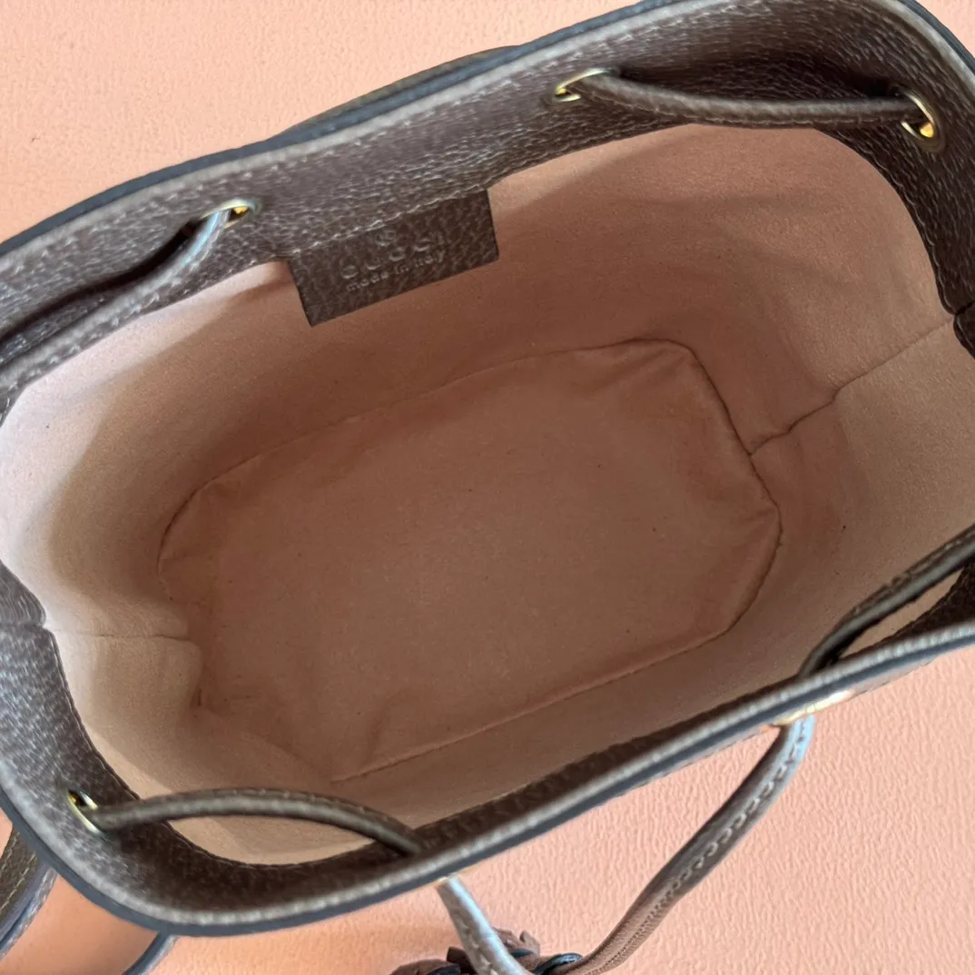 p800. 📣📣📣[Original leather with 🌈full counter packaging]🔥🔥GUCCI is immersed in retro sentiments. A member of the Ophidia family---Mini bucket bag. The shape is reminiscent of retro design~GG high-grade artificial canvas material~embellished with red and green webbing and other brand's most distinctive classic elements~reflecting a tribute to the brand's equestrian roots~~ Model~550620Size~W18.5×H15xD9cm
