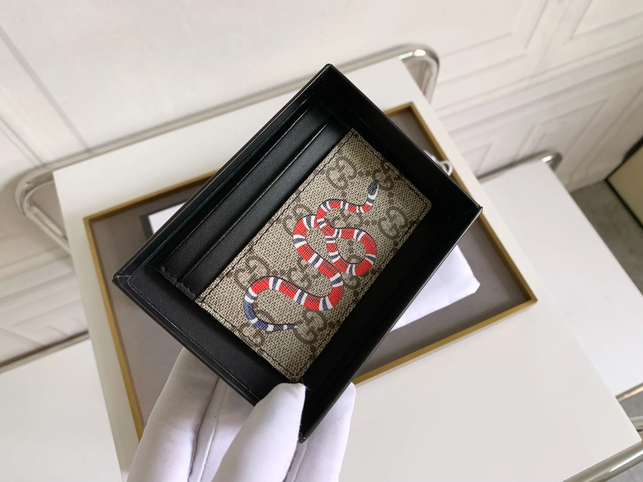 💰90 💎(Snake pattern) Top original quality, GUCCI classic popular printed card holder, exclusive background, real shot. The card holder is made of GG Supreme high-grade man-made canvas with exquisite patterns💯! Style number: 451277 Size: 10x7.5cm