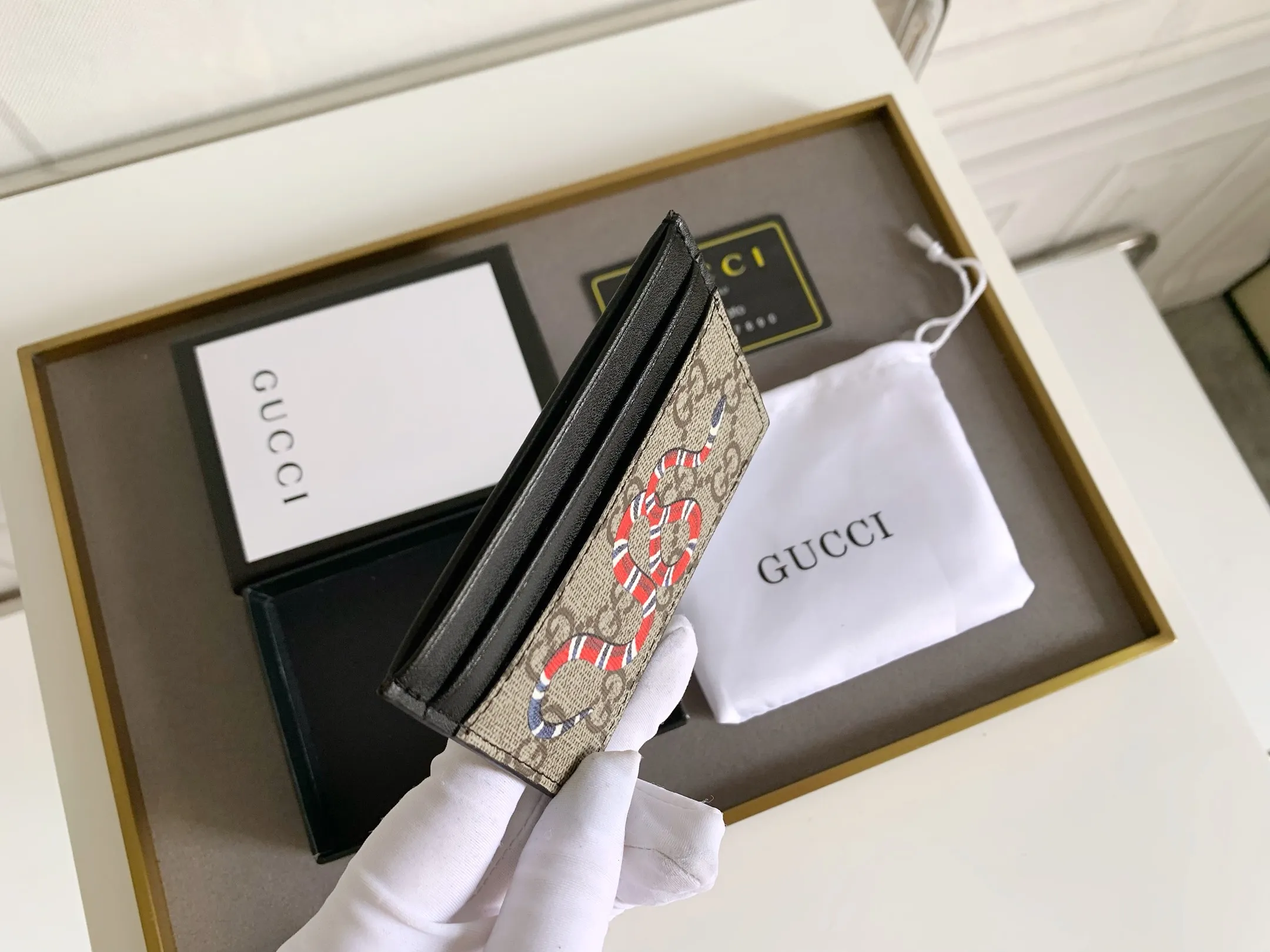 💰90 💎(Snake pattern) Top original quality, GUCCI classic popular printed card holder, exclusive background, real shot. The card holder is made of GG Supreme high-grade man-made canvas with exquisite patterns💯! Style number: 451277 Size: 10x7.5cm