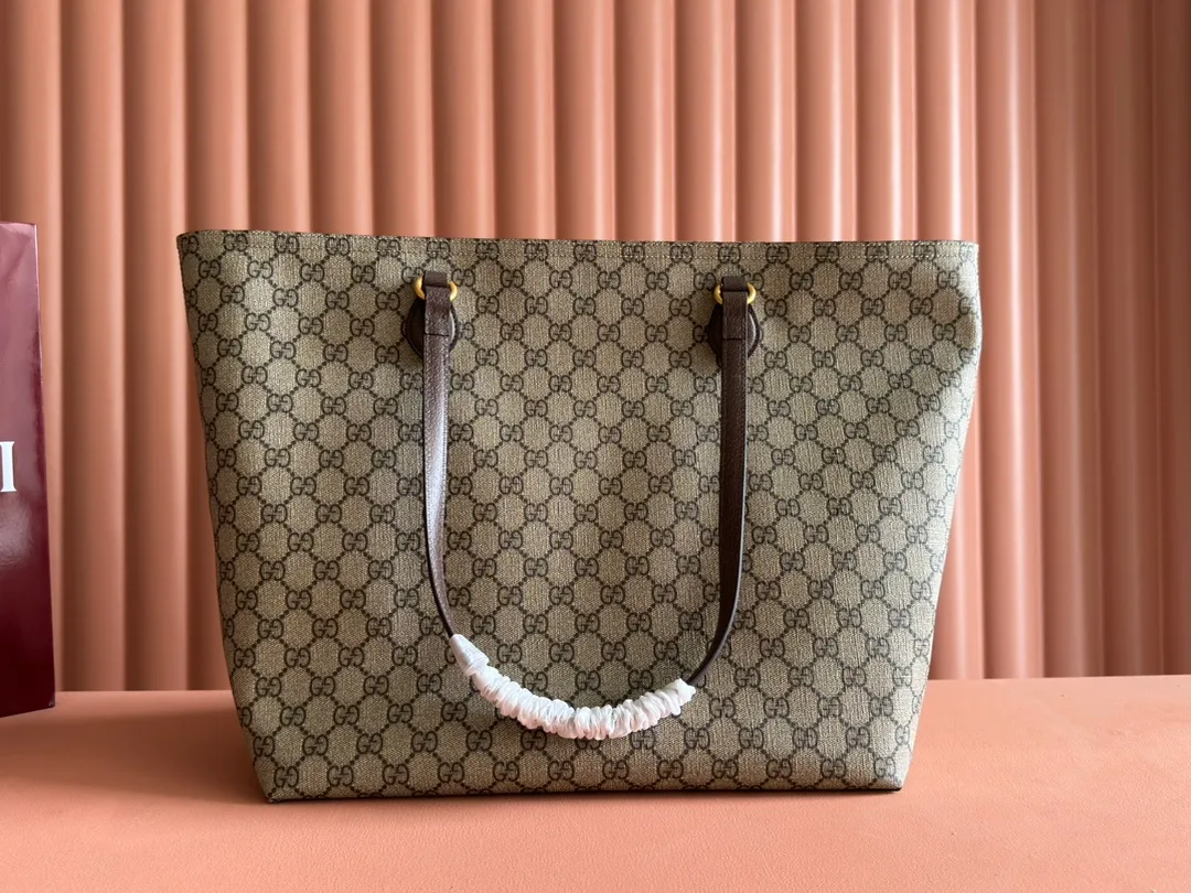 p800. 💋💋💋【gucci】‼ G Home 👉New style. The market's top exclusive goods control, special/counter quality 💯Using imported cowhide, original hardware! Exquisite workmanship. 💯Exclusive physical photos📷👉The quality can be seen in the picture👄👄😘😘. Style number: 547974. Dimensions: Width 38.5*Height 32*Side width 17. Color: brown/pvc. (Top width: 54cm)