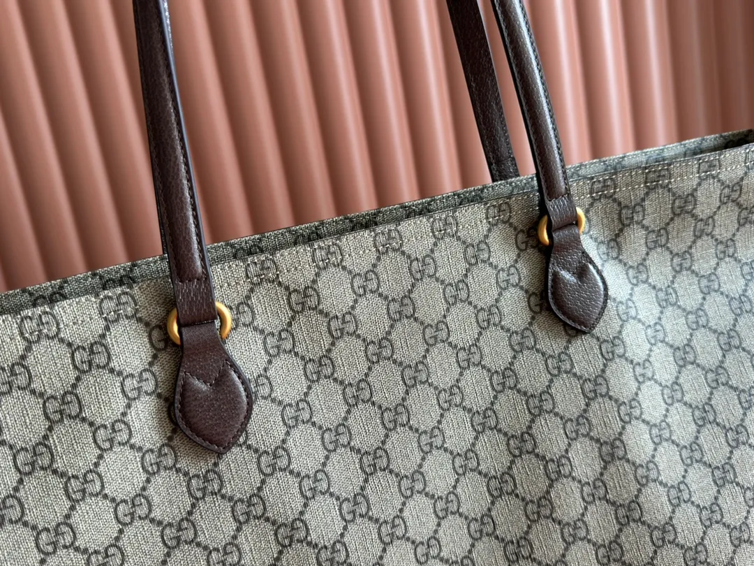 p800. 💋💋💋【gucci】‼ G Home 👉New style. The market's top exclusive goods control, special/counter quality 💯Using imported cowhide, original hardware! Exquisite workmanship. 💯Exclusive physical photos📷👉The quality can be seen in the picture👄👄😘😘. Style number: 547974. Dimensions: Width 38.5*Height 32*Side width 17. Color: brown/pvc. (Top width: 54cm)