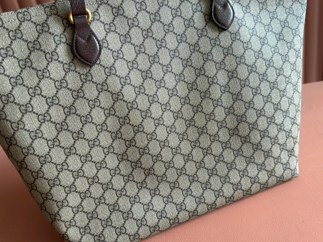p800. 💋💋💋【gucci】‼ G Home 👉New style. The market's top exclusive goods control, special/counter quality 💯Using imported cowhide, original hardware! Exquisite workmanship. 💯Exclusive physical photos📷👉The quality can be seen in the picture👄👄😘😘. Style number: 547974. Dimensions: Width 38.5*Height 32*Side width 17. Color: brown/pvc. (Top width: 54cm)
