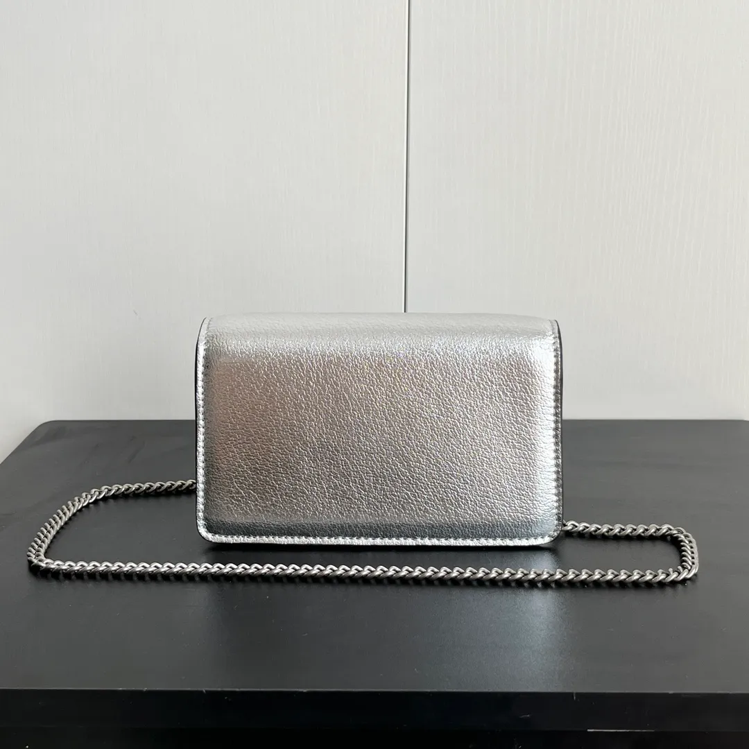 Actual shot #💰260 with box model: 476432 silver leather size: 16.5x10x4.5cm 𝙂𝙪𝙘𝙘𝙞 𝘿𝙞𝙤𝙣𝙮𝙨𝙪𝙨 𝙈𝙞𝙣𝙞 16.5 Xiaogujia’s entry-level small bag is recommended. It’s not worth mentioning. It’s a classic model that can be said to be the symbol of Xiaogujia. The classic mini Dionysian buckle is paired with calfskin. This bag has a very high appearance rate. It is simply a tool for daily wear and is very popular on the street❗️