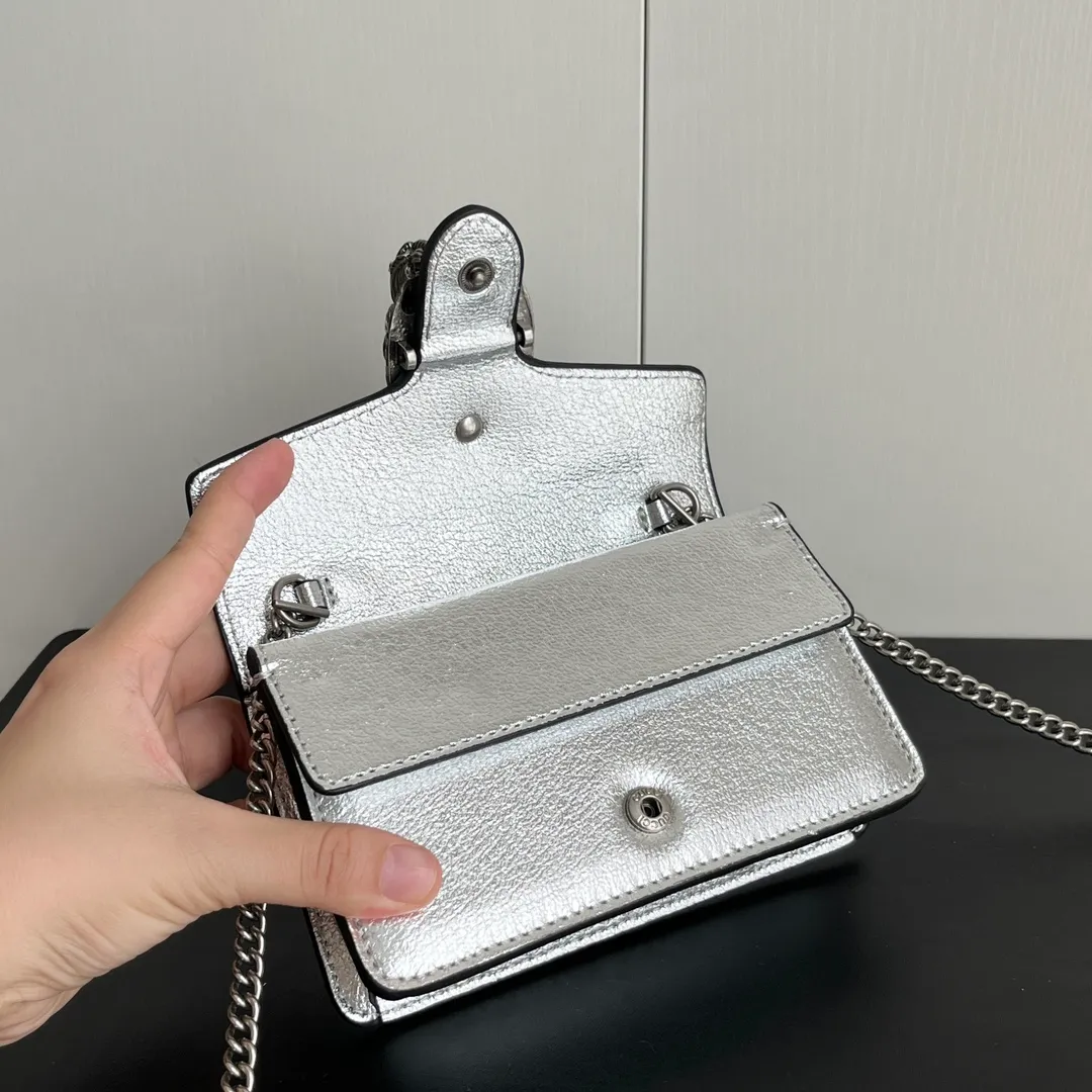 Actual shot #💰260 with box model: 476432 silver leather size: 16.5x10x4.5cm 𝙂𝙪𝙘𝙘𝙞 𝘿𝙞𝙤𝙣𝙮𝙨𝙪𝙨 𝙈𝙞𝙣𝙞 16.5 Xiaogujia’s entry-level small bag is recommended. It’s not worth mentioning. It’s a classic model that can be said to be the symbol of Xiaogujia. The classic mini Dionysian buckle is paired with calfskin. This bag has a very high appearance rate. It is simply a tool for daily wear and is very popular on the street❗️