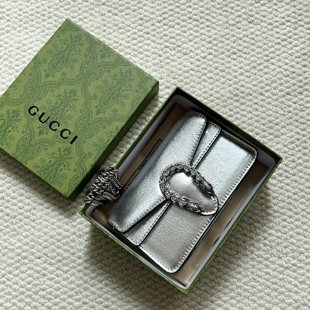 Actual shot #💰260 with box model: 476432 silver leather size: 16.5x10x4.5cm 𝙂𝙪𝙘𝙘𝙞 𝘿𝙞𝙤𝙣𝙮𝙨𝙪𝙨 𝙈𝙞𝙣𝙞 16.5 Xiaogujia’s entry-level small bag is recommended. It’s not worth mentioning. It’s a classic model that can be said to be the symbol of Xiaogujia. The classic mini Dionysian buckle is paired with calfskin. This bag has a very high appearance rate. It is simply a tool for daily wear and is very popular on the street❗️