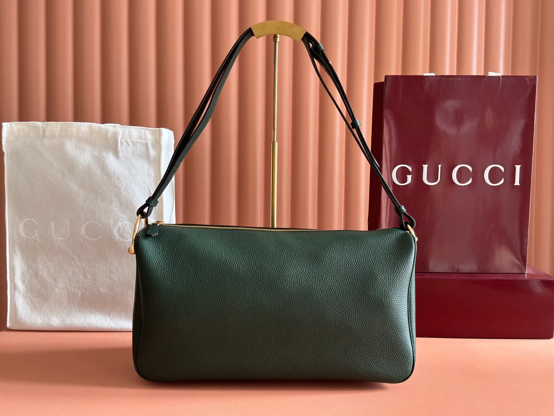 💋💋💋【New】Gucci Half Horsebit series large shoulder bag, original leather shipped, 🐍Model: 862530.