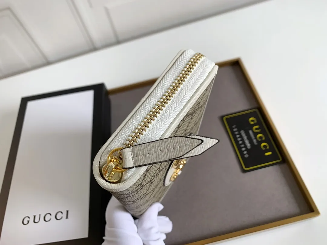 💰160 Top quality original 💎 Gucci🇮🇹 saddle buckle long wallet. This year, we have launched a variety of 1955 horsebit series, with compartments inside the zippers and top quality. Style number: 621889 Size: 19x10.5x2