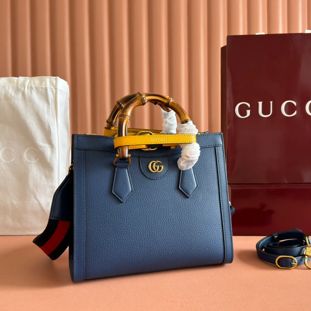p1580. 📣📣📣【Original leather accessories🌈Full set of counter packaging】🔥🔥Small tote bag combines two recognizable brand elements, bamboo handles and double G accessories. "The blue leather material contrasts with the two khaki buckles, highlighting the smart and elegant temperament. Size: 27*24*11cm Model: 702721.