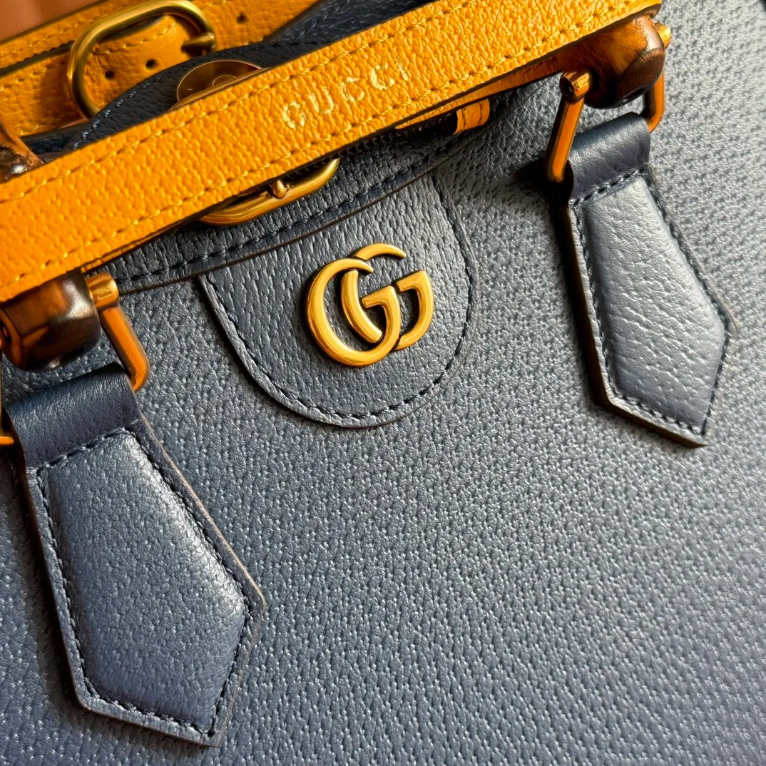 p1580. 📣📣📣【Original leather accessories🌈Full set of counter packaging】🔥🔥Small tote bag combines two recognizable brand elements, bamboo handles and double G accessories. "The blue leather material contrasts with the two khaki buckles, highlighting the smart and elegant temperament. Size: 27*24*11cm Model: 702721.