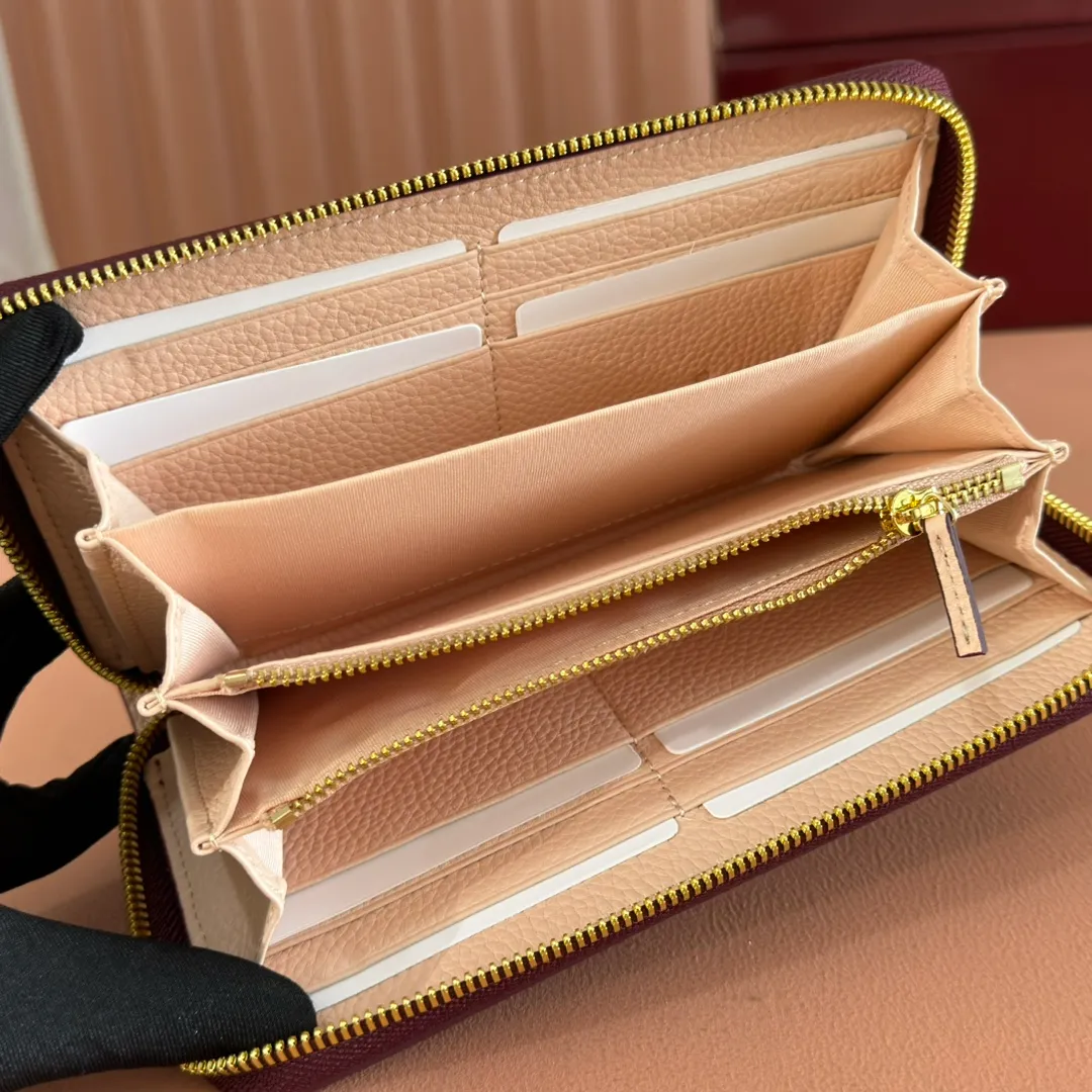 p460. 💋💋💋"With full set of original counter packaging" [New product] Full zipper wallet with small double G metal details. Exquisitely crafted from textured cow leather. Anchor red with light pink cow leather, gold metal hardware, Double G, twelve card compartments and three bill compartments, zippered coin pocket, full zipper closure, weight: approx. 0.23 kg, model number: 456117. Dimensions: 10.5cm (Length) x 19cm (Width) x 2cm (Thickness) Color: Anchor Red/Light Pink. Made in Italy