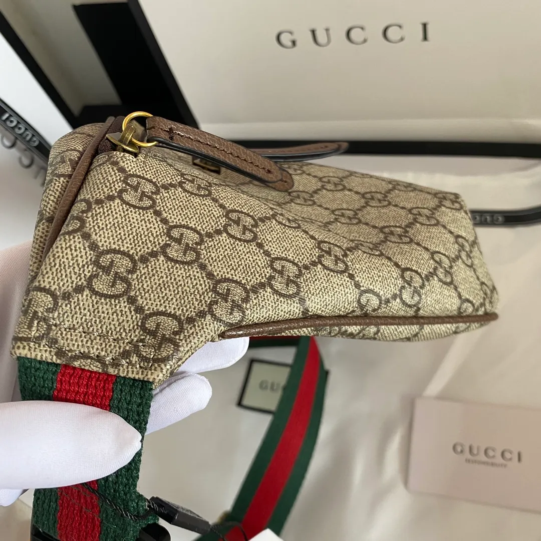 Actual shot #💰220 Model: 529711 coffee Size: 28x18x8cm. GG ophidia Travel has always been one of the brand's sources of inspiration. Decorated with a variety of fashionable embroideries and retro-style details such as planets. Retro airmail piping and Gucci retro logo taken from archive designs. Chest bag✅waist bag✅