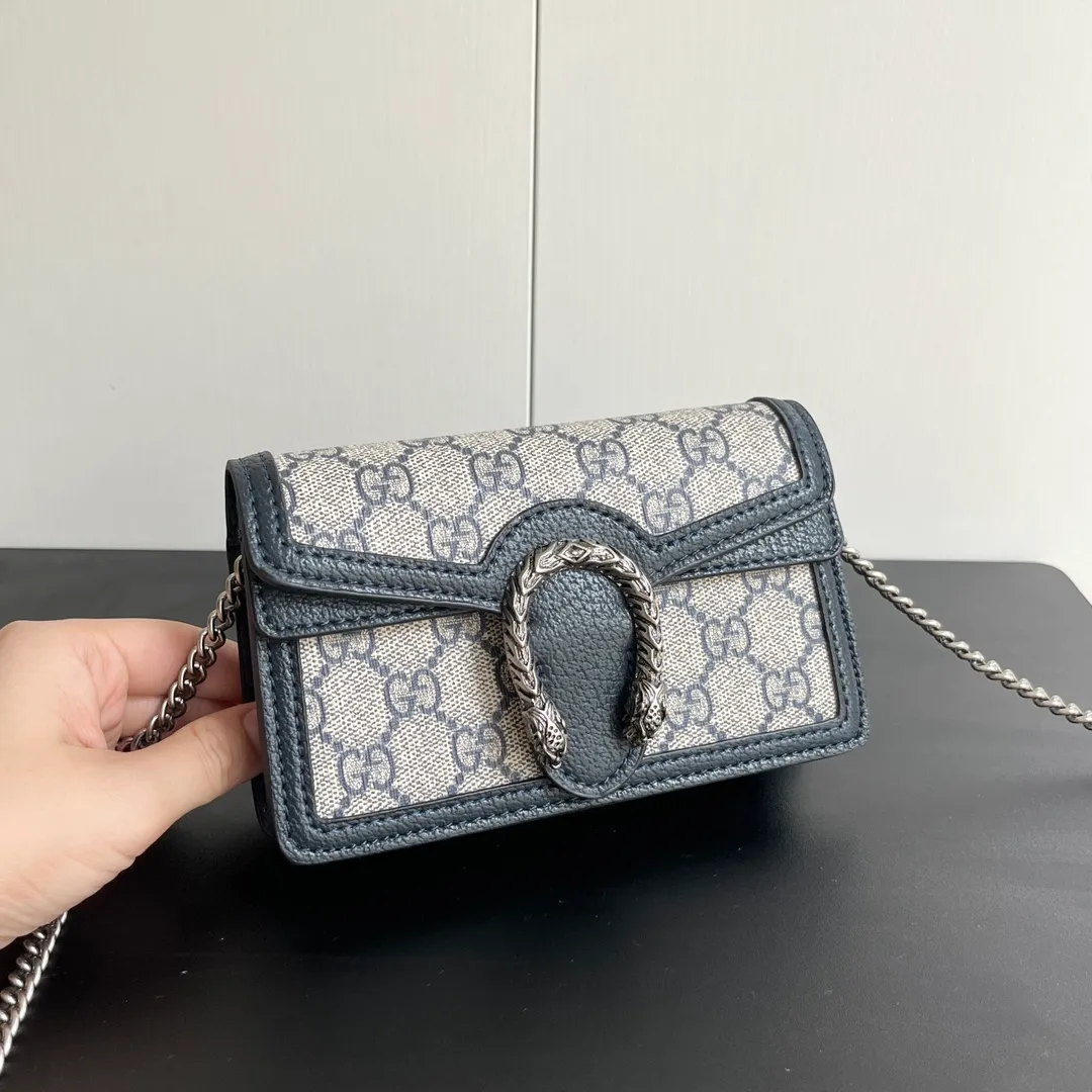 Actual shot #💰260 with box Model: 476432 Blue glue Size: 16.5x10x4.5cm 𝙂𝙪𝙘𝙘𝙞 𝘿𝙞𝙤𝙣𝙮𝙨𝙪𝙨 𝙈𝙞𝙣𝙞 16.5 Xiaogujia’s entry-level small bag is recommended. It’s not worth mentioning. It’s a classic model that can be said to be the symbol of Xiaogujia. The classic mini Dionysian buckle is paired with calfskin. This bag has a very high appearance rate. It is simply a tool for daily wear and is very popular on the street❗️