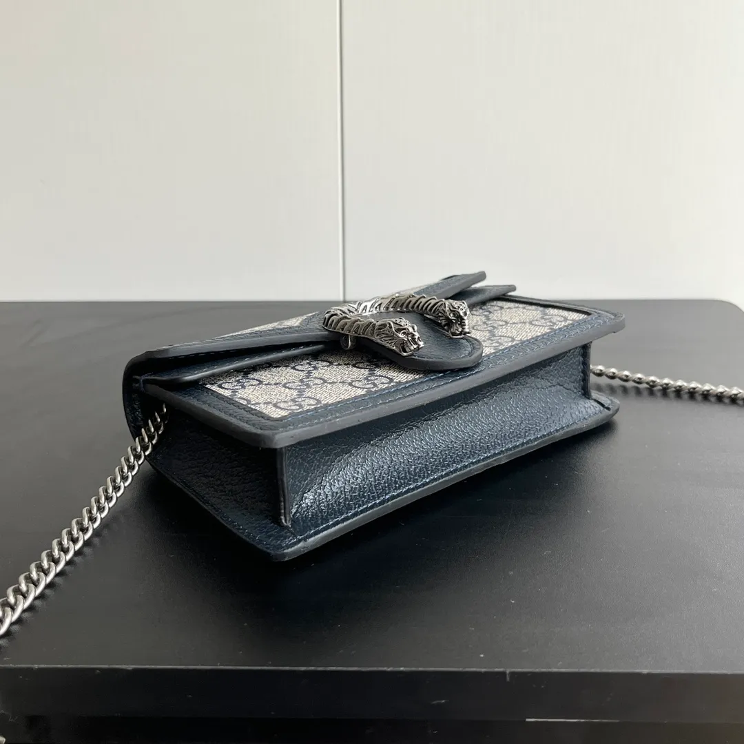 Actual shot #💰260 with box Model: 476432 Blue glue Size: 16.5x10x4.5cm 𝙂𝙪𝙘𝙘𝙞 𝘿𝙞𝙤𝙣𝙮𝙨𝙪𝙨 𝙈𝙞𝙣𝙞 16.5 Xiaogujia’s entry-level small bag is recommended. It’s not worth mentioning. It’s a classic model that can be said to be the symbol of Xiaogujia. The classic mini Dionysian buckle is paired with calfskin. This bag has a very high appearance rate. It is simply a tool for daily wear and is very popular on the street❗️