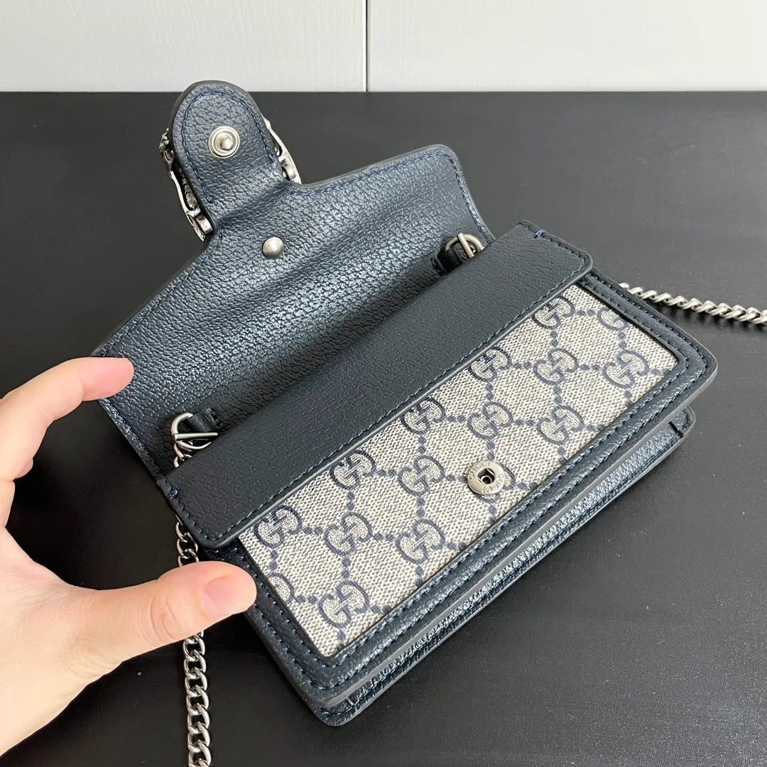 Actual shot #💰260 with box Model: 476432 Blue glue Size: 16.5x10x4.5cm 𝙂𝙪𝙘𝙘𝙞 𝘿𝙞𝙤𝙣𝙮𝙨𝙪𝙨 𝙈𝙞𝙣𝙞 16.5 Xiaogujia’s entry-level small bag is recommended. It’s not worth mentioning. It’s a classic model that can be said to be the symbol of Xiaogujia. The classic mini Dionysian buckle is paired with calfskin. This bag has a very high appearance rate. It is simply a tool for daily wear and is very popular on the street❗️