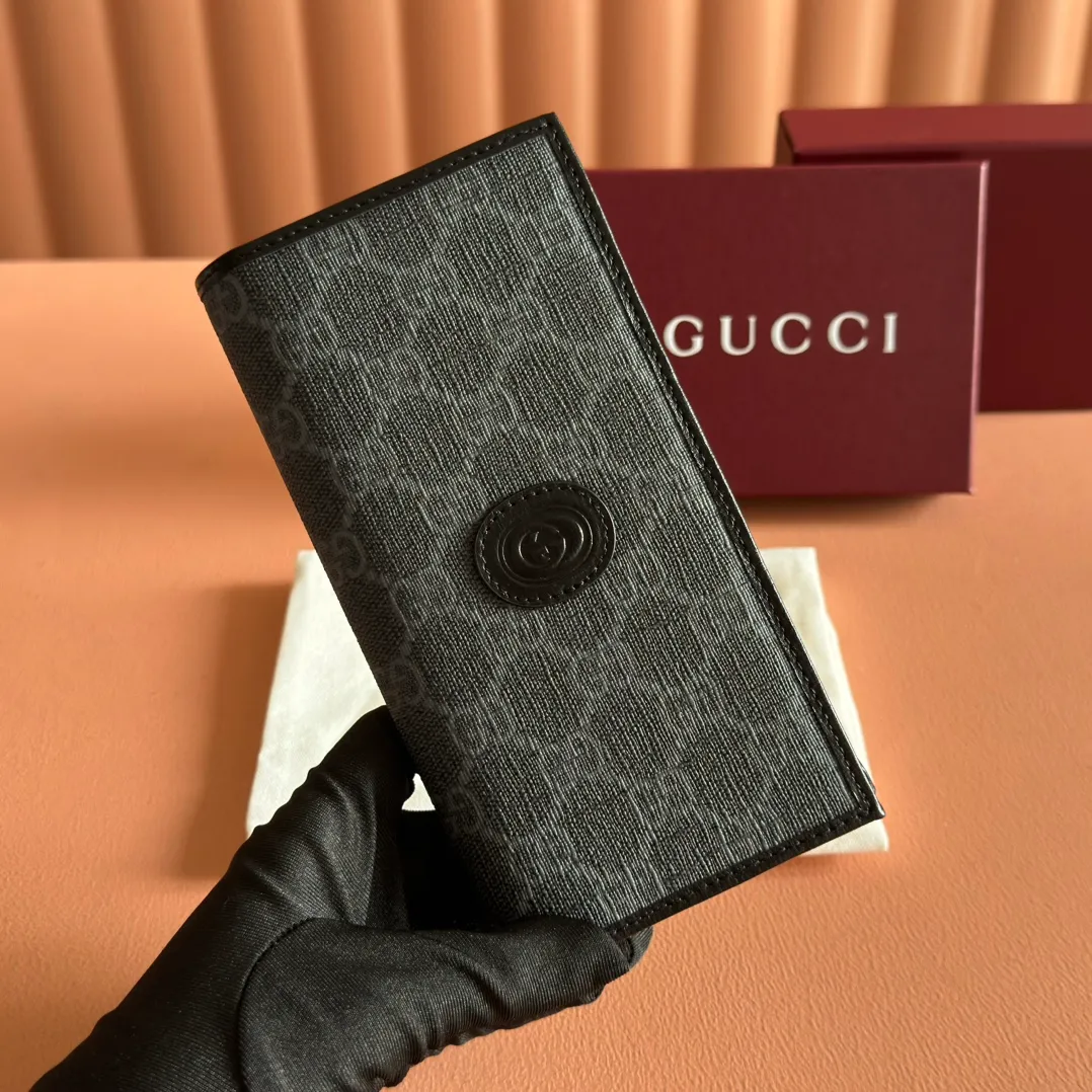 p380. 📣📣📣[Original leather accessories🌈Complete counter packaging]🔥🔥This simple and slender wallet is made of black GG Supreme canvas, decorated with tonal leather piping and an interlocking double G logo, highlighting the charm of a classic design. Black GG Supreme canvas, environmentally friendly material. Black leather trim. Viscose lining. Oval leather interlocking G plaque. Eight card compartments, two bill compartments. Size: 17.5*9cm Color: black/pvc. Model: 672947.